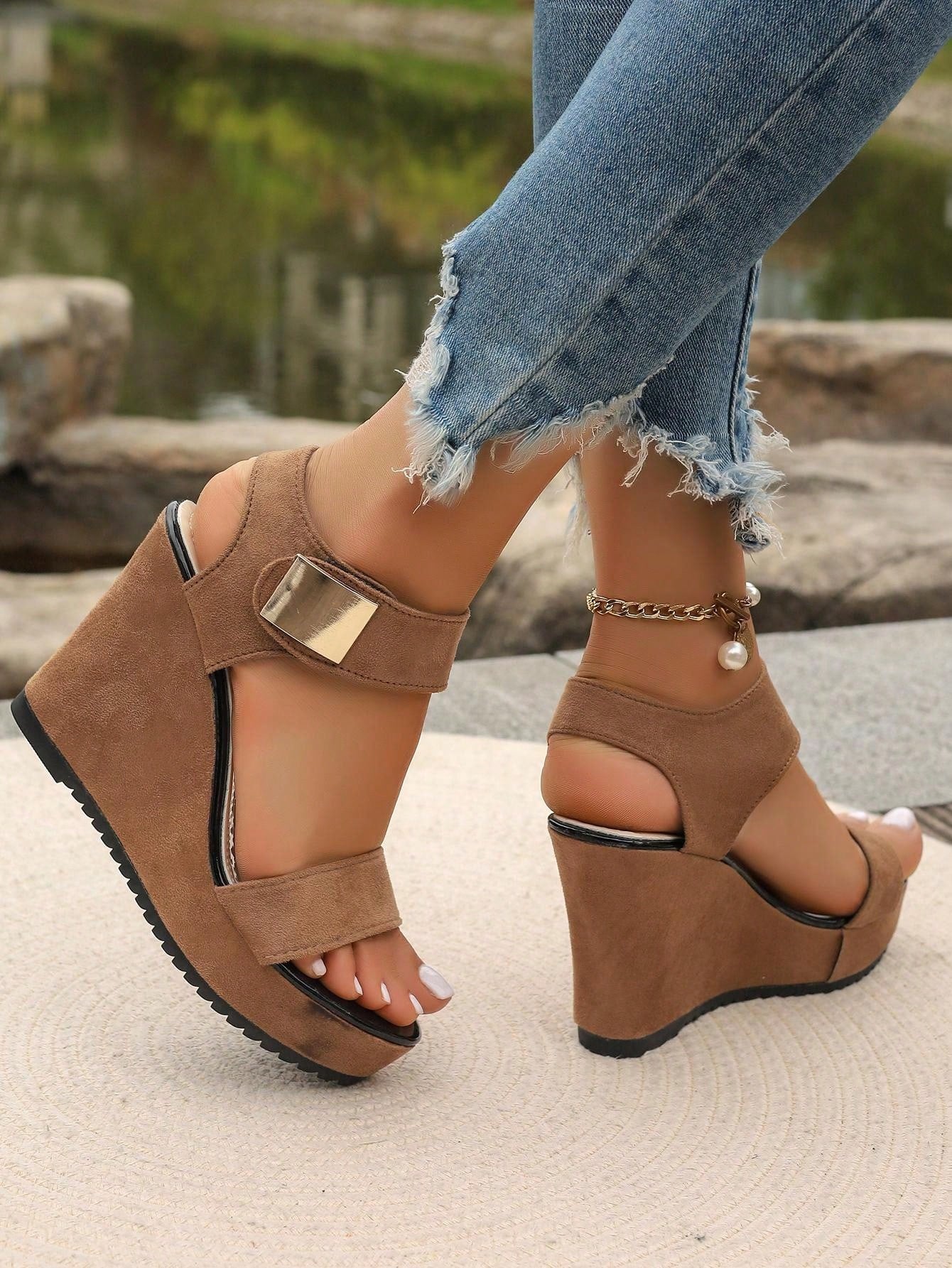 2024 Spring/Summer New Thick-Soled Wedge Heel Women's Sandals, European And American Style Platform Slippers For Women