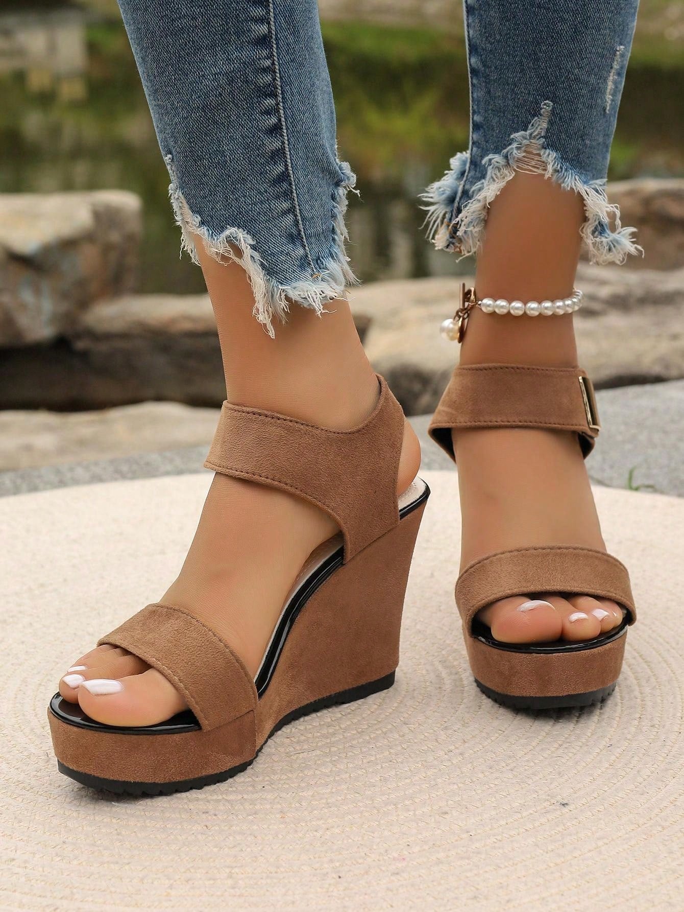 2024 Spring/Summer New Thick-Soled Wedge Heel Women's Sandals, European And American Style Platform Slippers For Women