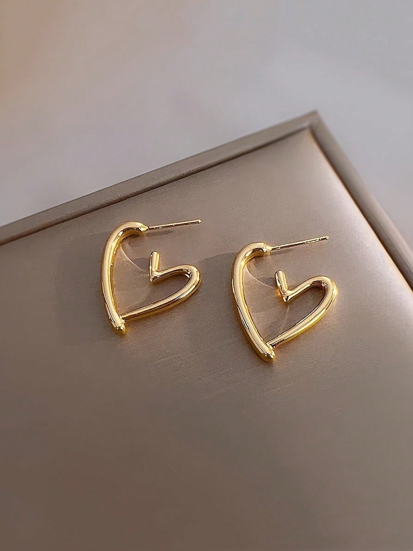 1 Pair Hollow Heart Stud Earrings Simple Women's Fashion Ear Accessories Gifts For Parties And Birthdays