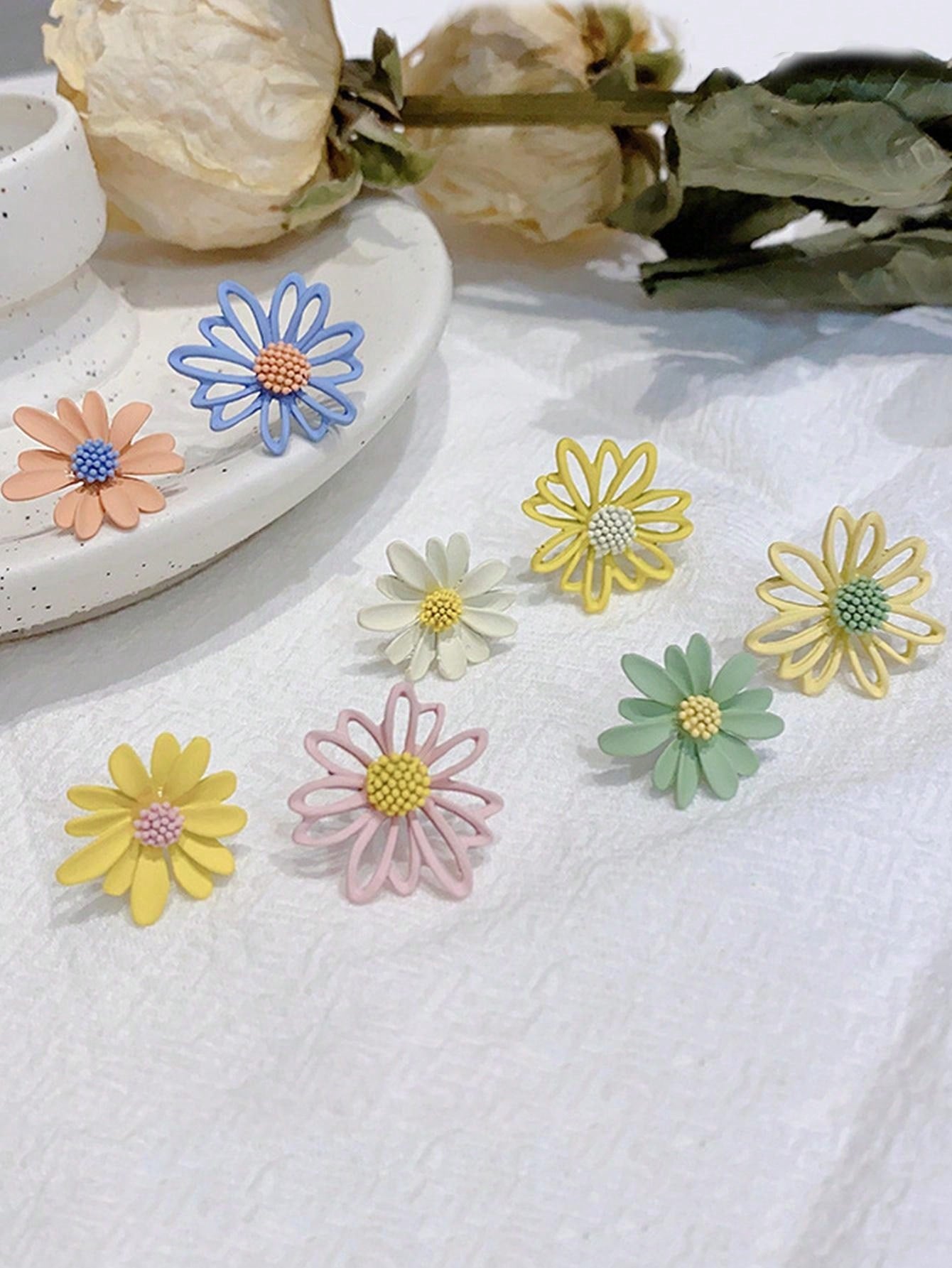 1 Pair Of 925 Silver Needle Daisy Earrings, Hypoallergenic Flower Ear Studs