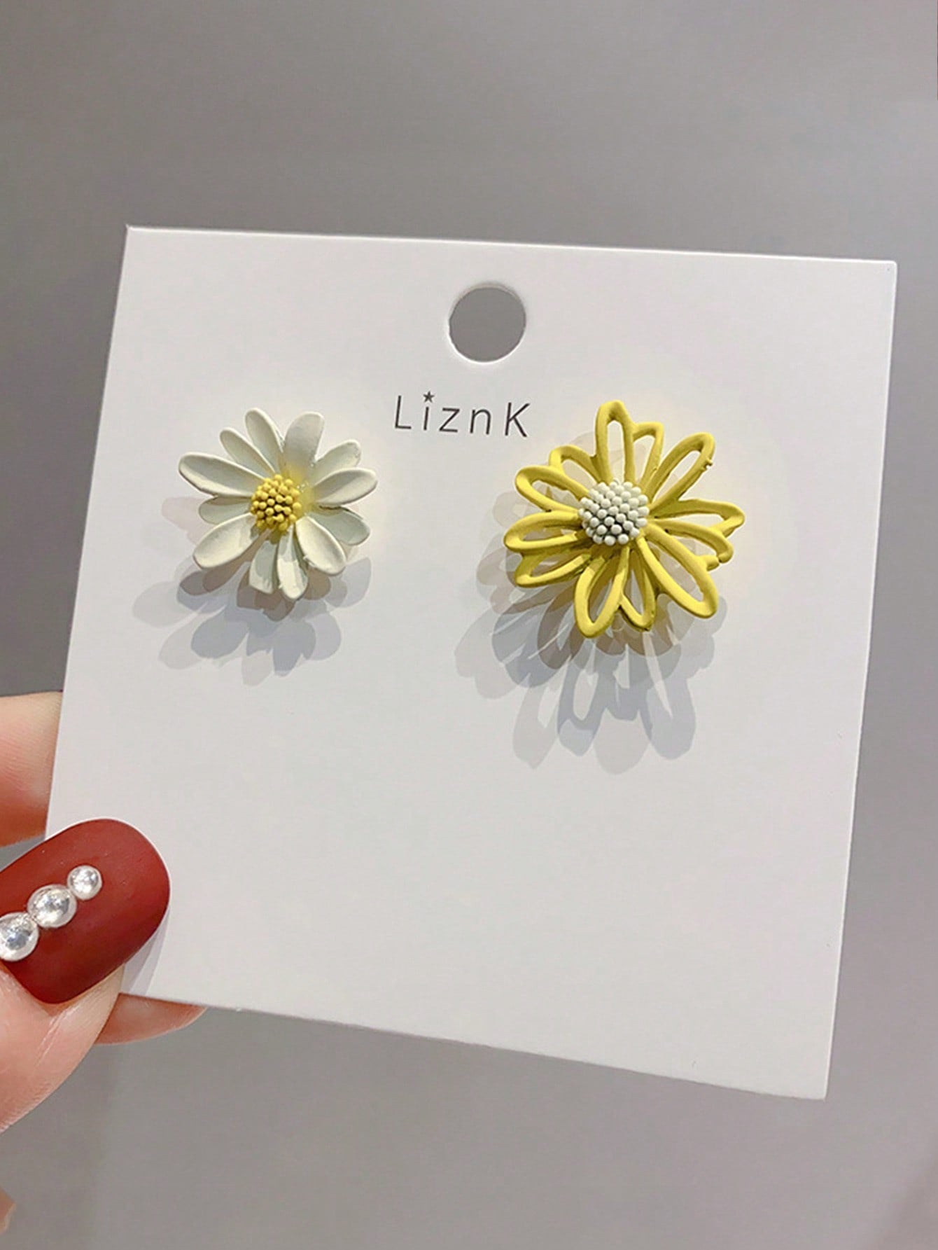 1 Pair Of 925 Silver Needle Daisy Earrings, Hypoallergenic Flower Ear Studs