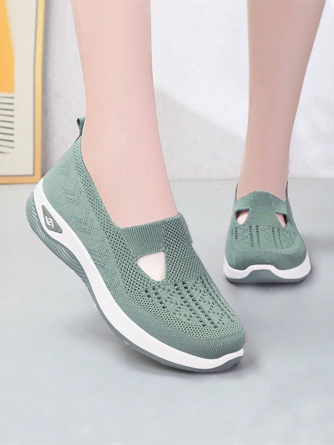 Women's Casual Flat Shoes Comfortable Breathable Athletic Slip-On Sneakers