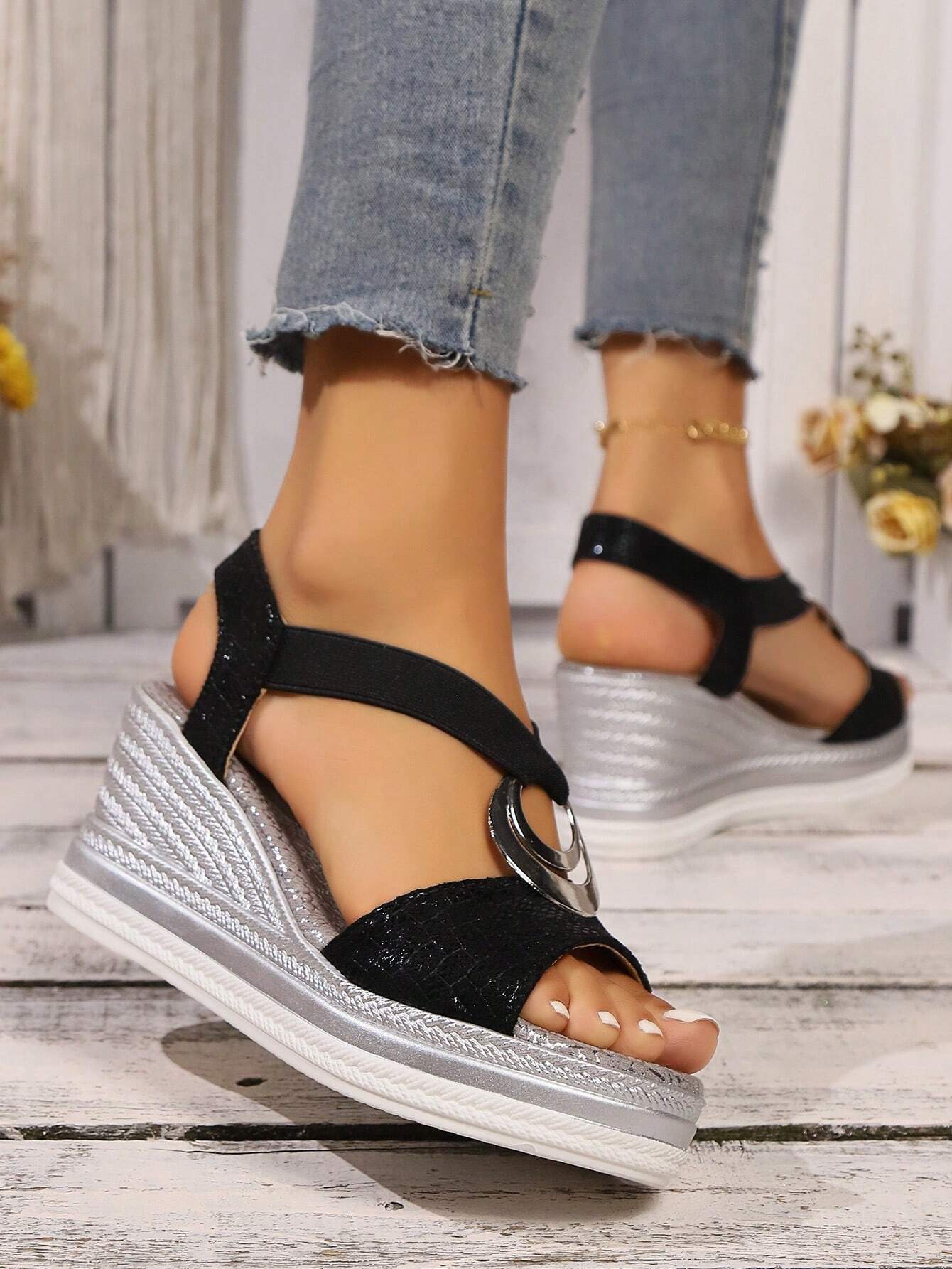 New Summer Casual Wedge Heel Platform Sandals With Metal Buckle Decoration, Lightweight Sole, Peep Toe, Flexible Strap