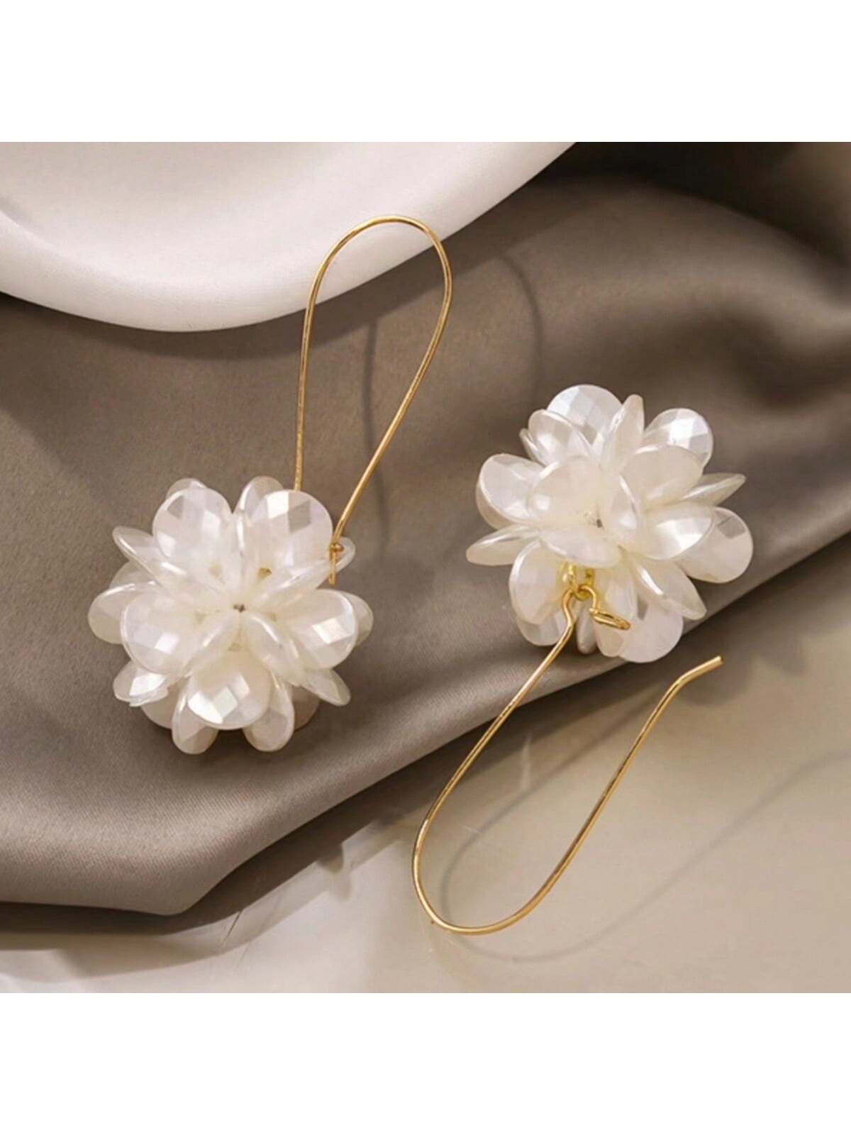 1pair French Style Exaggerated Design Long Ball Flower Earrings For Women, Simple White Petal Geometric Ear Studs Elegant Ear Drops For Women