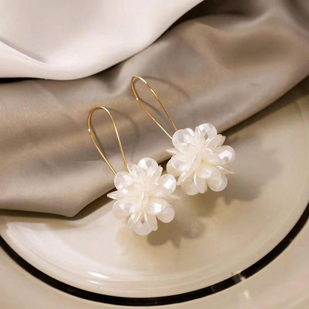 1pair French Style Exaggerated Design Long Ball Flower Earrings For Women, Simple White Petal Geometric Ear Studs Elegant Ear Drops For Women