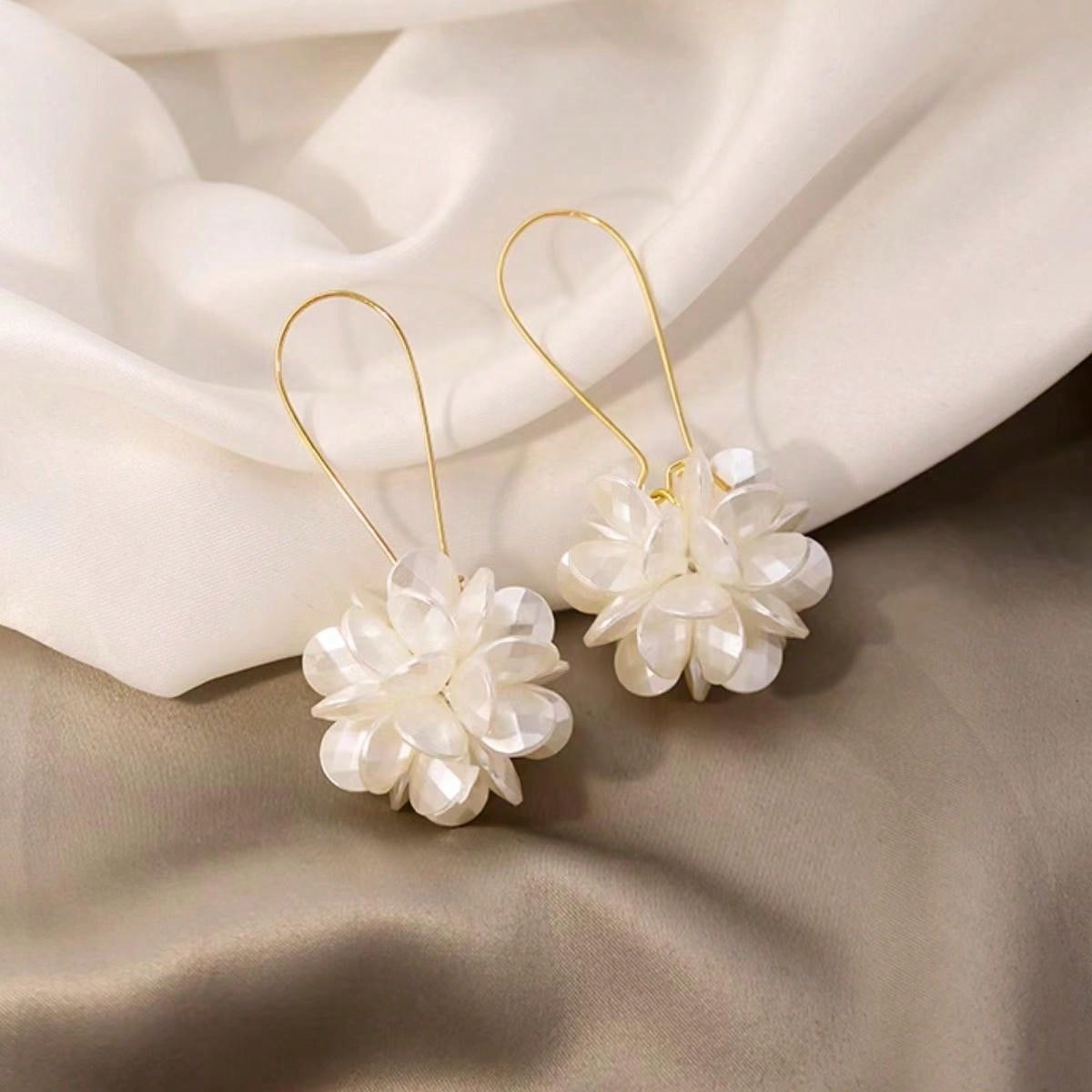 1pair French Style Exaggerated Design Long Ball Flower Earrings For Women, Simple White Petal Geometric Ear Studs Elegant Ear Drops For Women