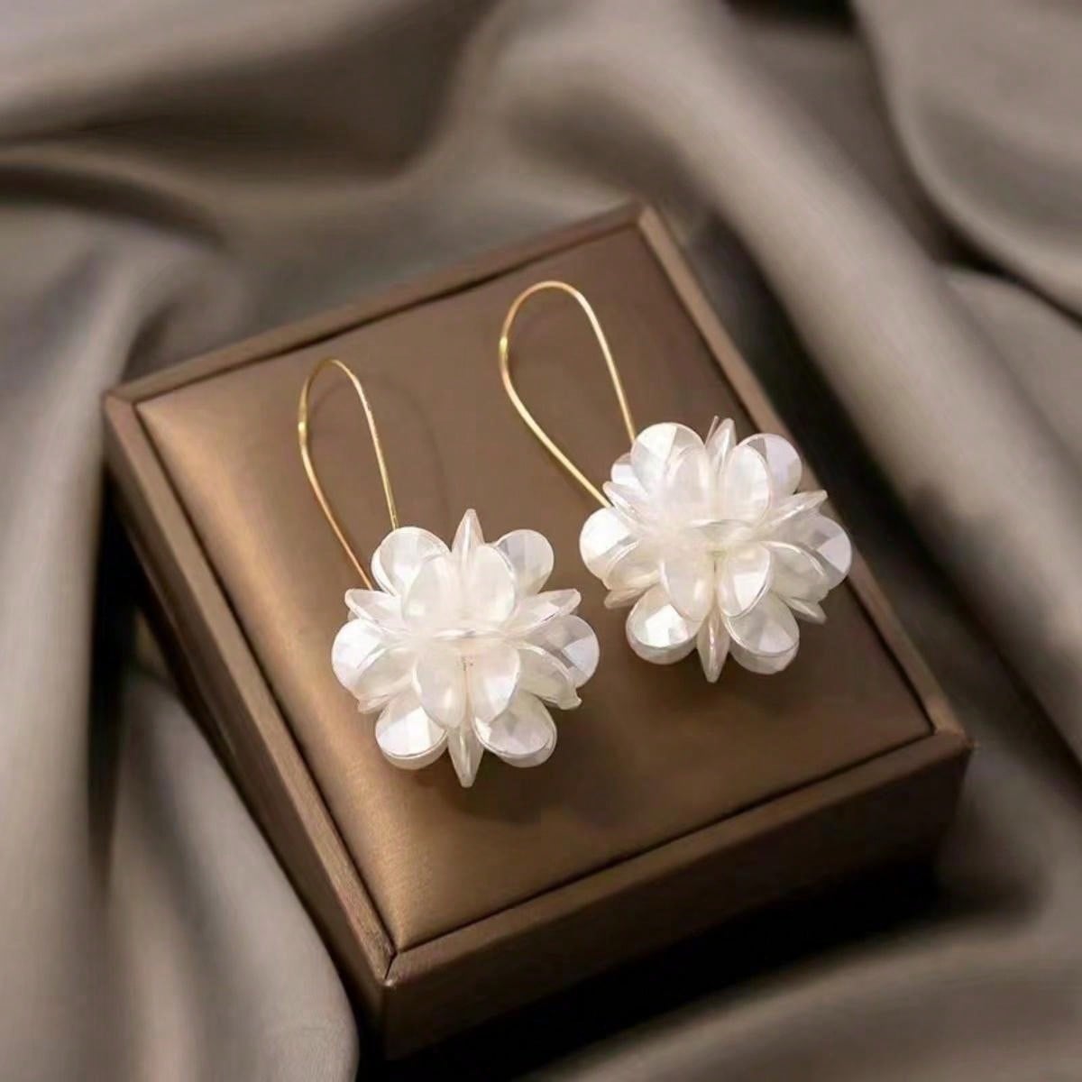 1pair French Style Exaggerated Design Long Ball Flower Earrings For Women, Simple White Petal Geometric Ear Studs Elegant Ear Drops For Women