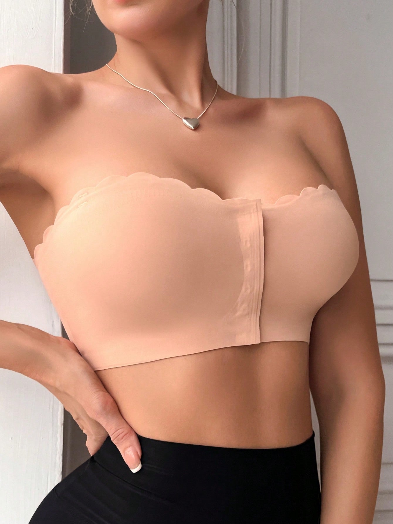 Women Strapless Bra - Seamless Smooth Construction, Solid Color, Wire-Free Comfort - Scallop Trim Design With Anti-Rolling Silicone Grip For Secure, Casual Style, Lingerie