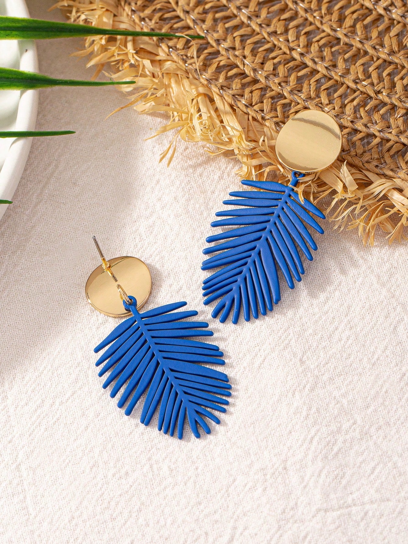 1 Pair Of Stylish Bohemian Style Leaf Pendant Earrings 2024 Collection For Women Daily Wear