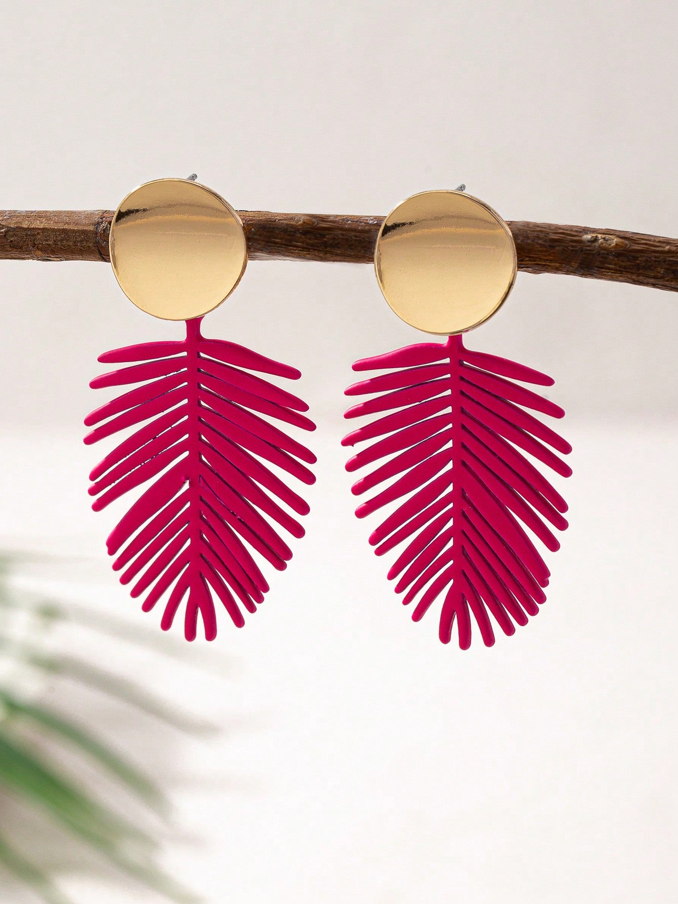 1 Pair Of Stylish Bohemian Style Leaf Pendant Earrings 2024 Collection For Women Daily Wear