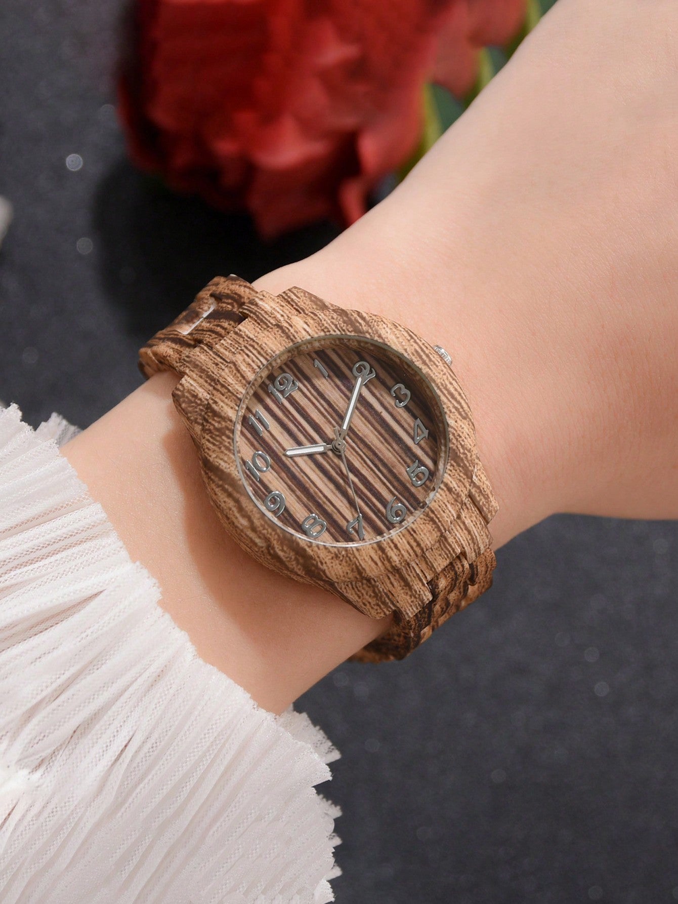 4pcs Lady's Brown Wood Grain Watch Strap Fashionable Casual Retro Digital Scale Circular Dial Women's Quartz Watch Bracelet Set Suitable For Daily Wear Decoration As A Holiday Gift For Friends And Mothers