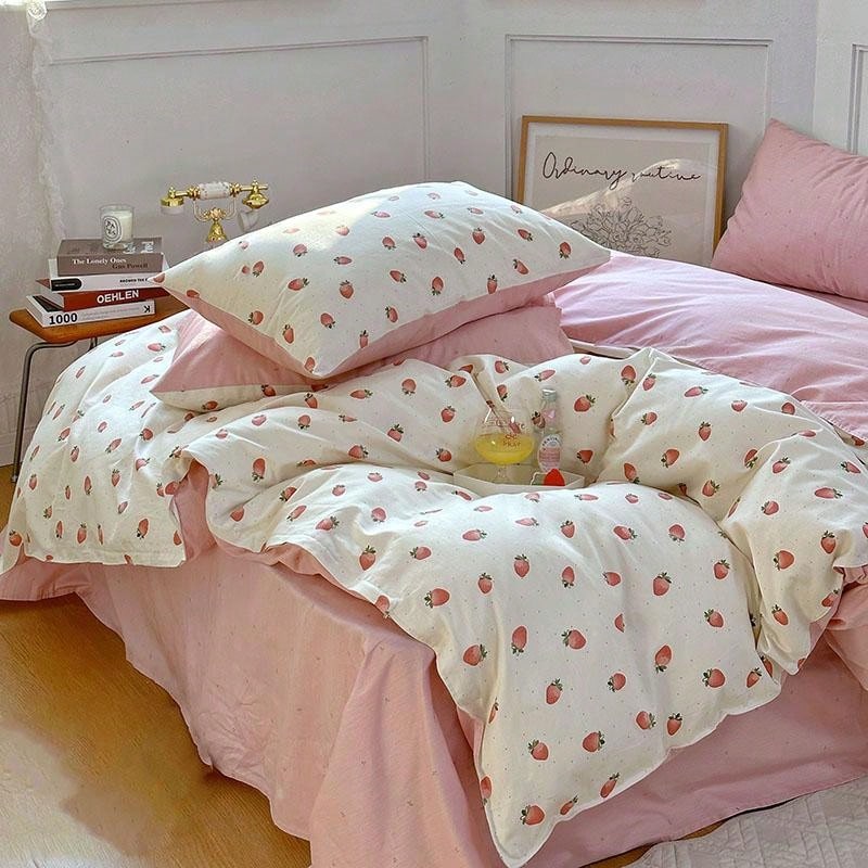 3pcs Sweetheart Strawberry Printed Bedding Set, Includes 2 Pillowcases And 1 Quilt Cover For Down Comforter