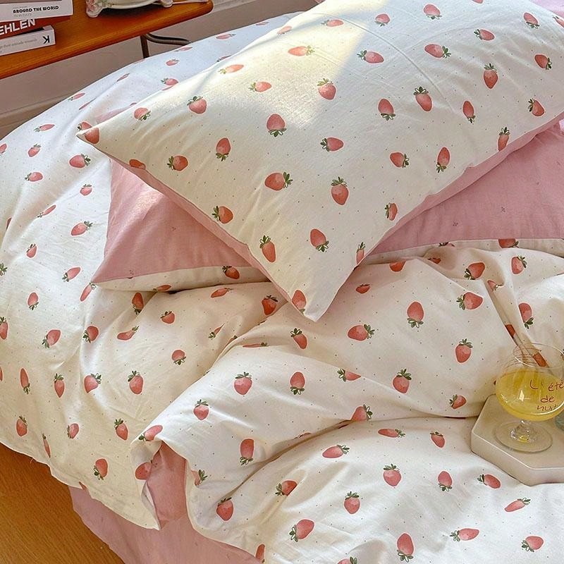 3pcs Sweetheart Strawberry Printed Bedding Set, Includes 2 Pillowcases And 1 Quilt Cover For Down Comforter