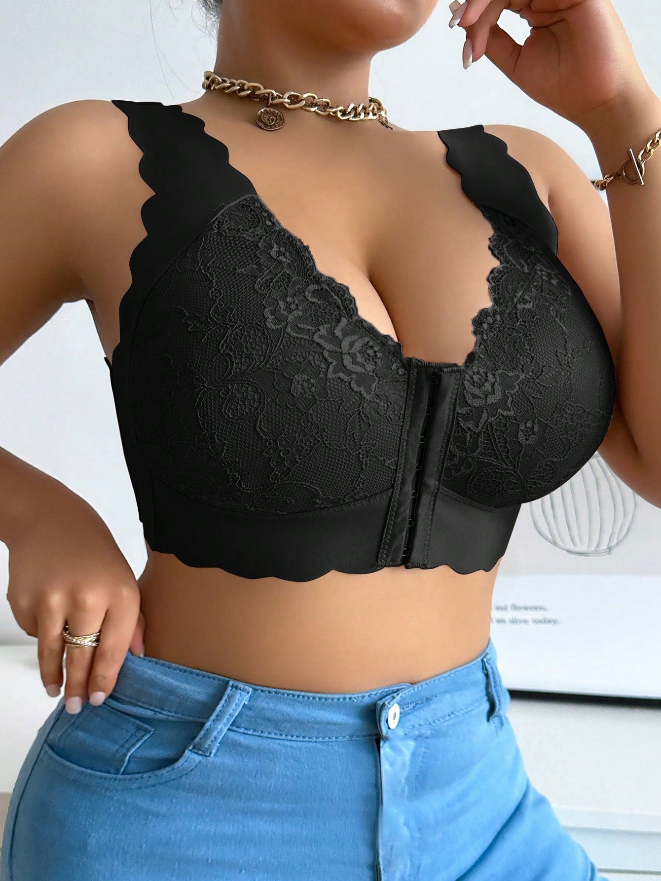 Plus Size Lace Patchwork Bralette With Shell Edge And Front Closure (Wire-Free, 1pc)