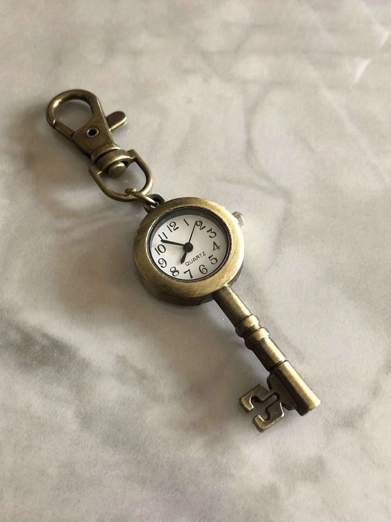 1pc Sewing Machine Shape Pocket Watch Vintage Bronze Keychain,Novelty Quartz Watch Keychain Pendant Bag Accessories Creative Gift Nurse Watch,Valentine'S Day Gifts,Gifts For Friends Key Chain Charms