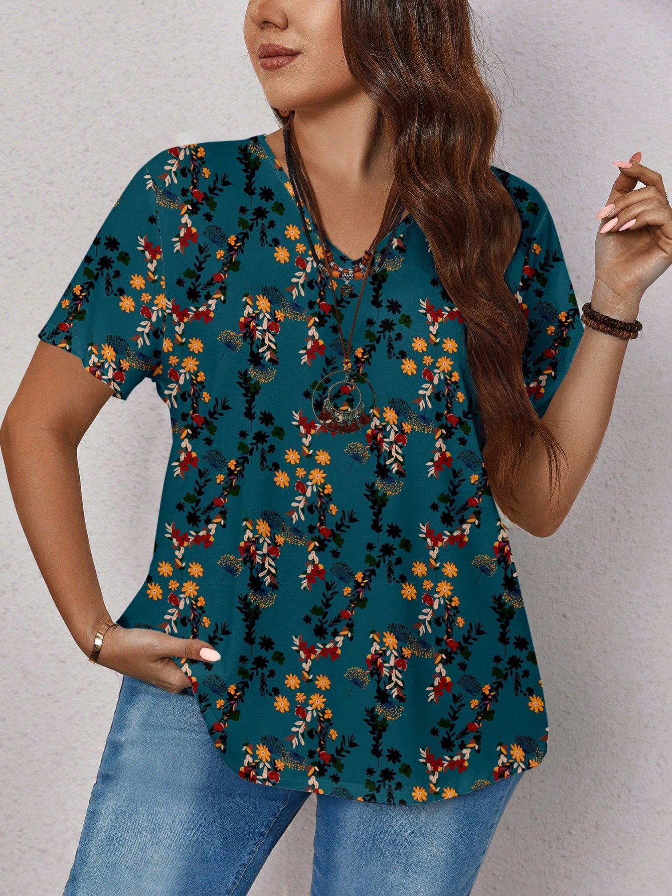 EMERY ROSE Casual Loose Ditsy Floral V-Neck Short Sleeve T-Shirt For Plus Size Women, Suitable For Autumn & Summer