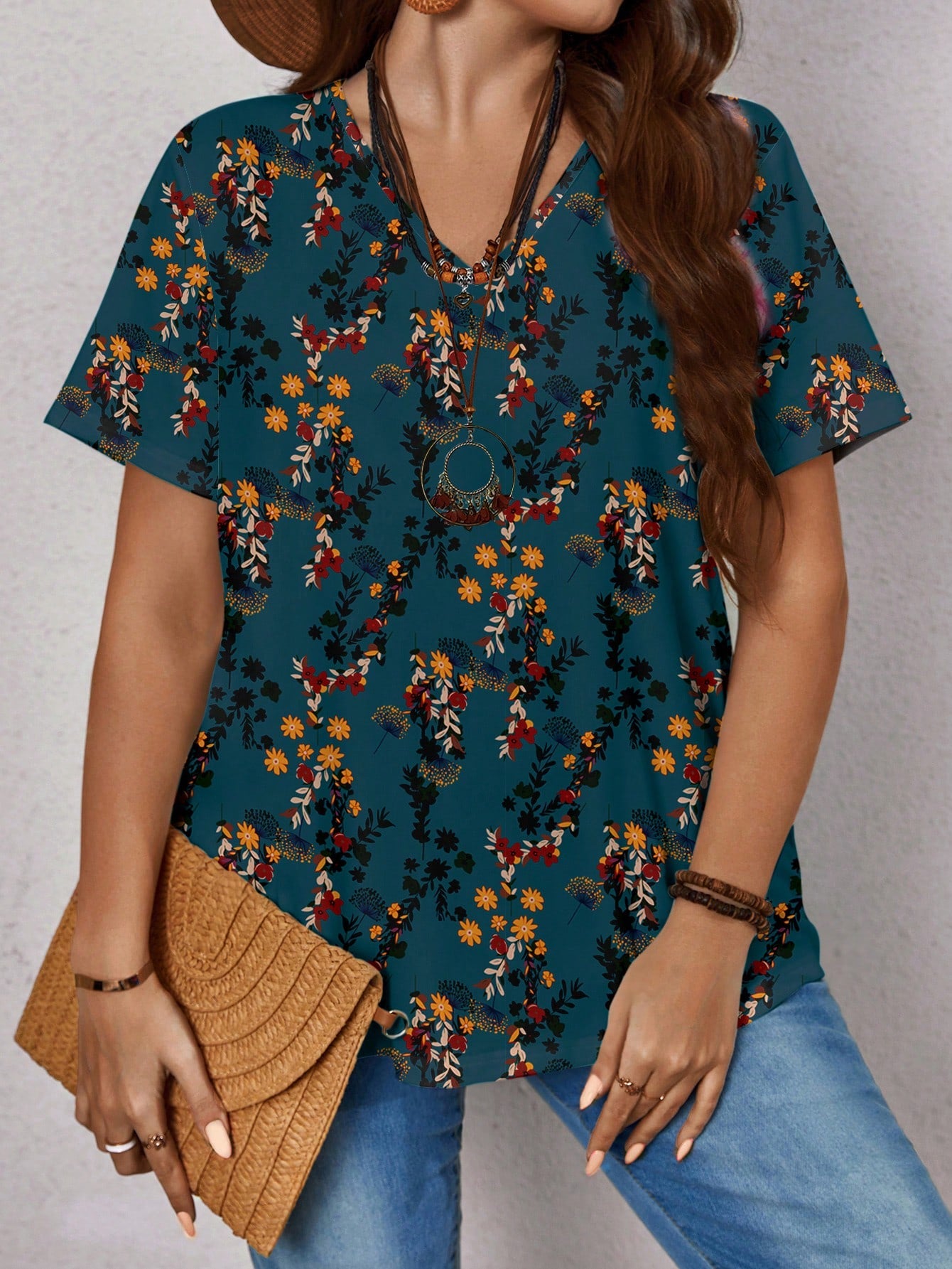 EMERY ROSE Casual Loose Ditsy Floral V-Neck Short Sleeve T-Shirt For Plus Size Women, Suitable For Autumn & Summer