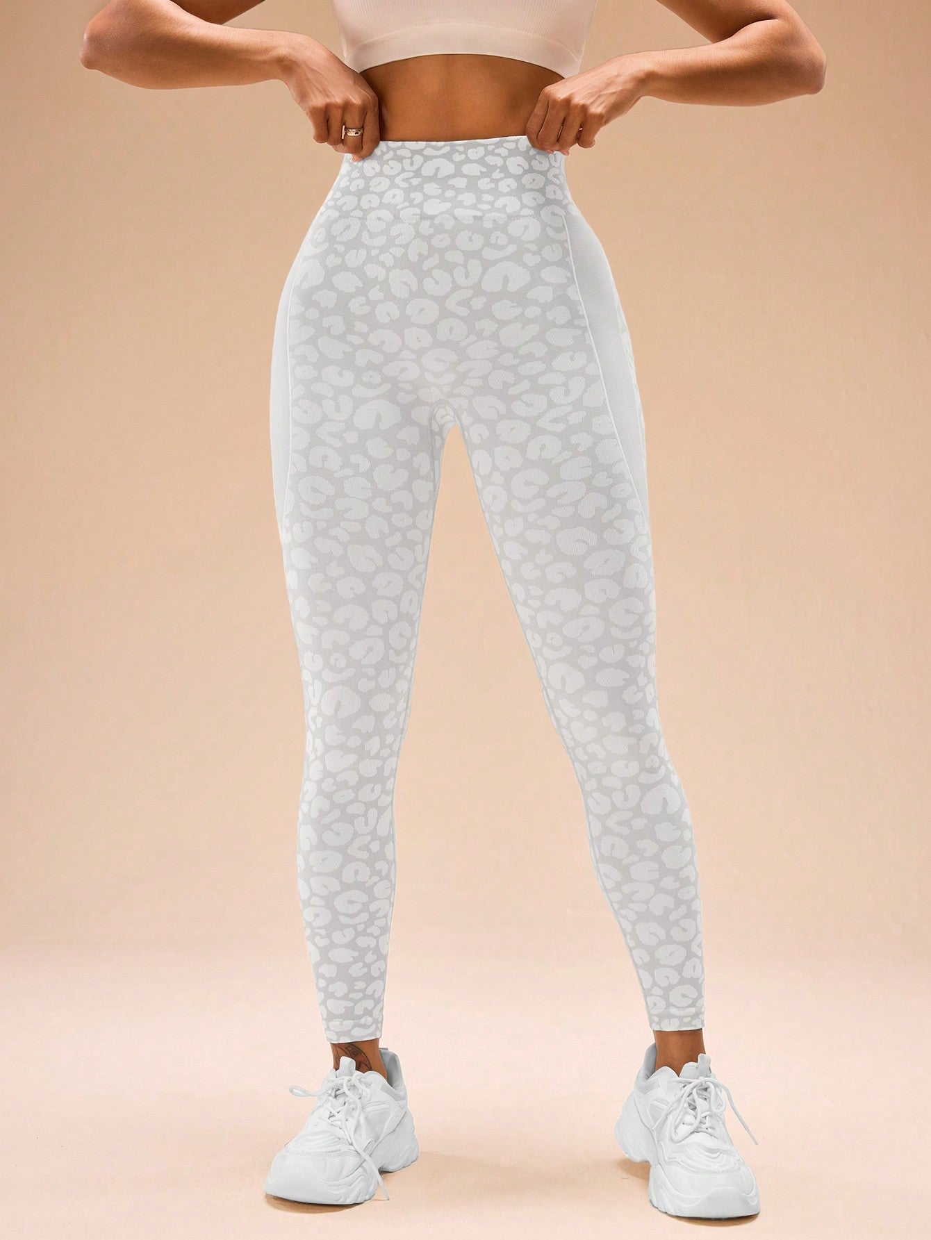 Sport Studio Gray & White Leopard Print Jacquard Seamless Leggings