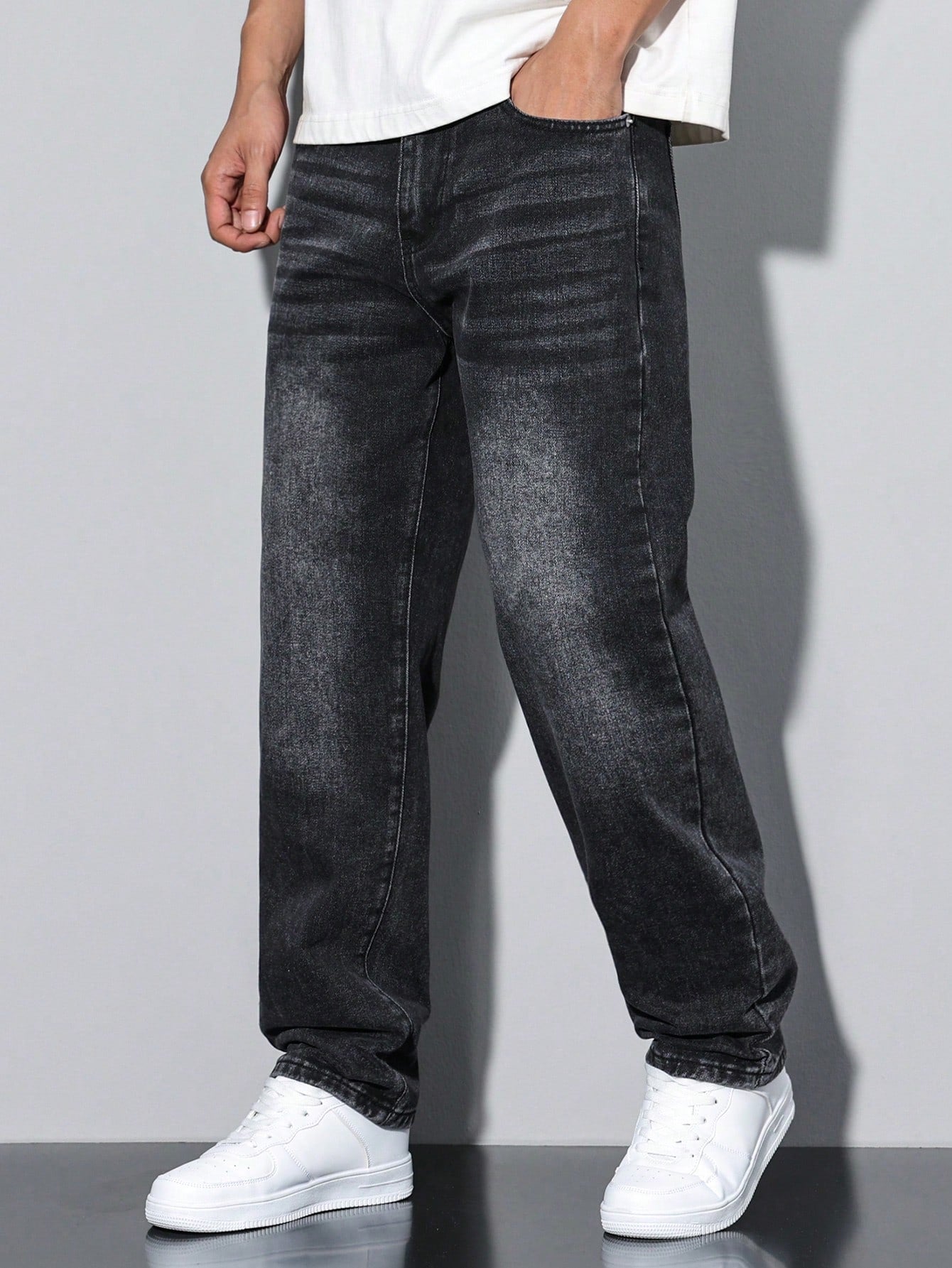 Manfinity Homme Men Washed Faded Denim Jeans