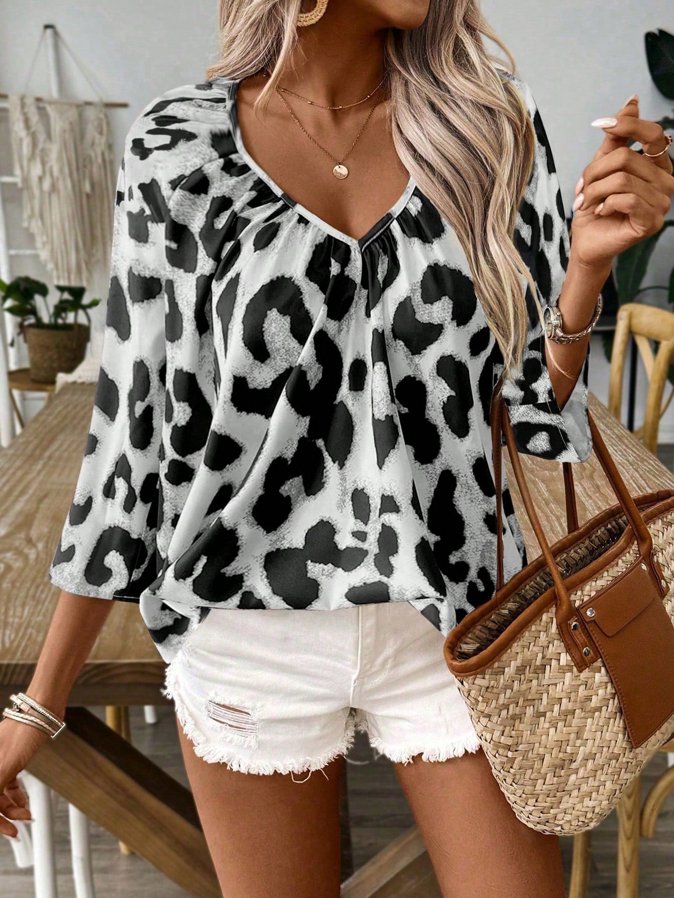 LUNE Women's V-Neck Long Sleeve Fashionable Leopard Print Casual Loose Comfortable Blouse