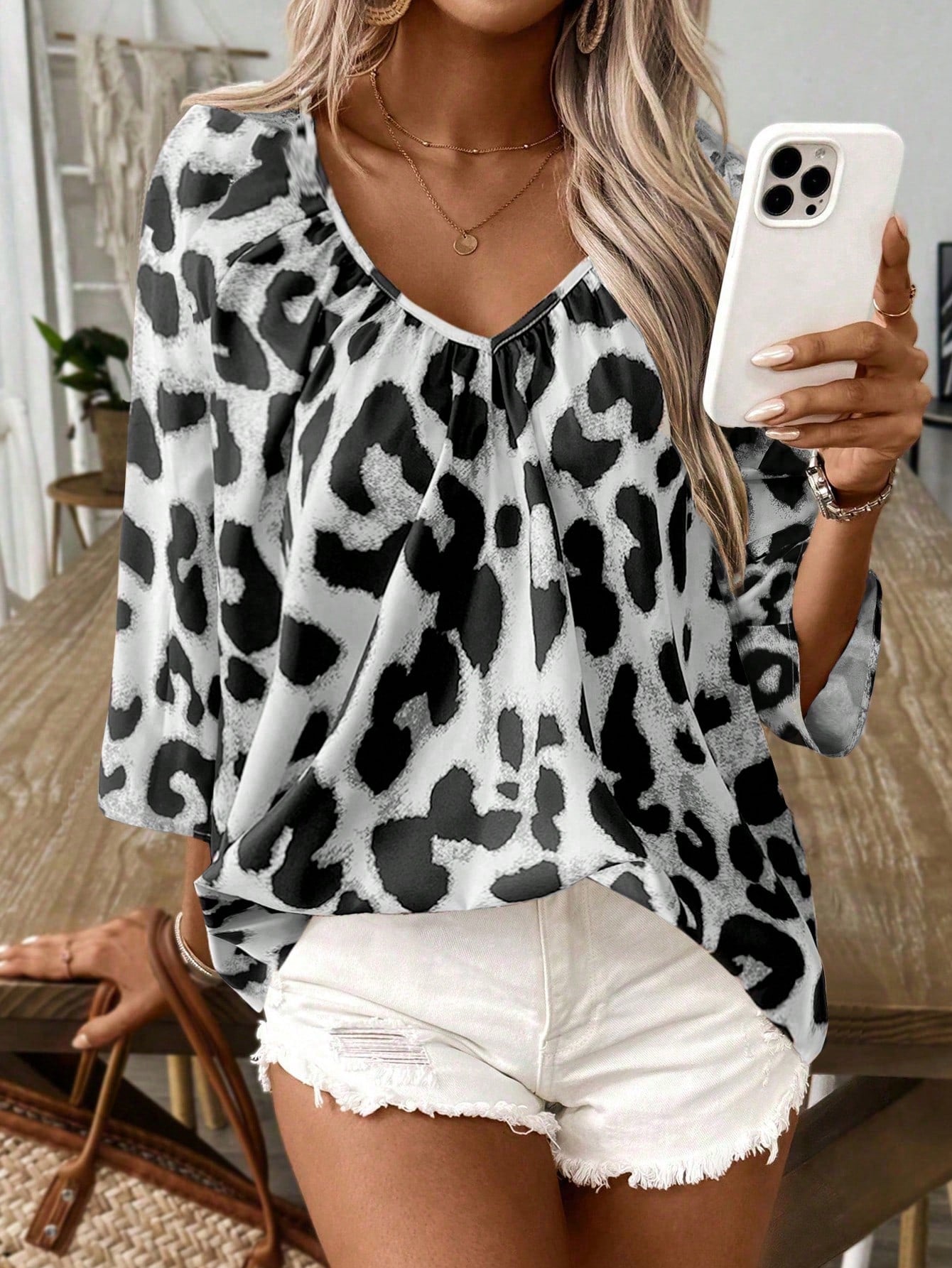 LUNE Women's V-Neck Long Sleeve Fashionable Leopard Print Casual Loose Comfortable Blouse