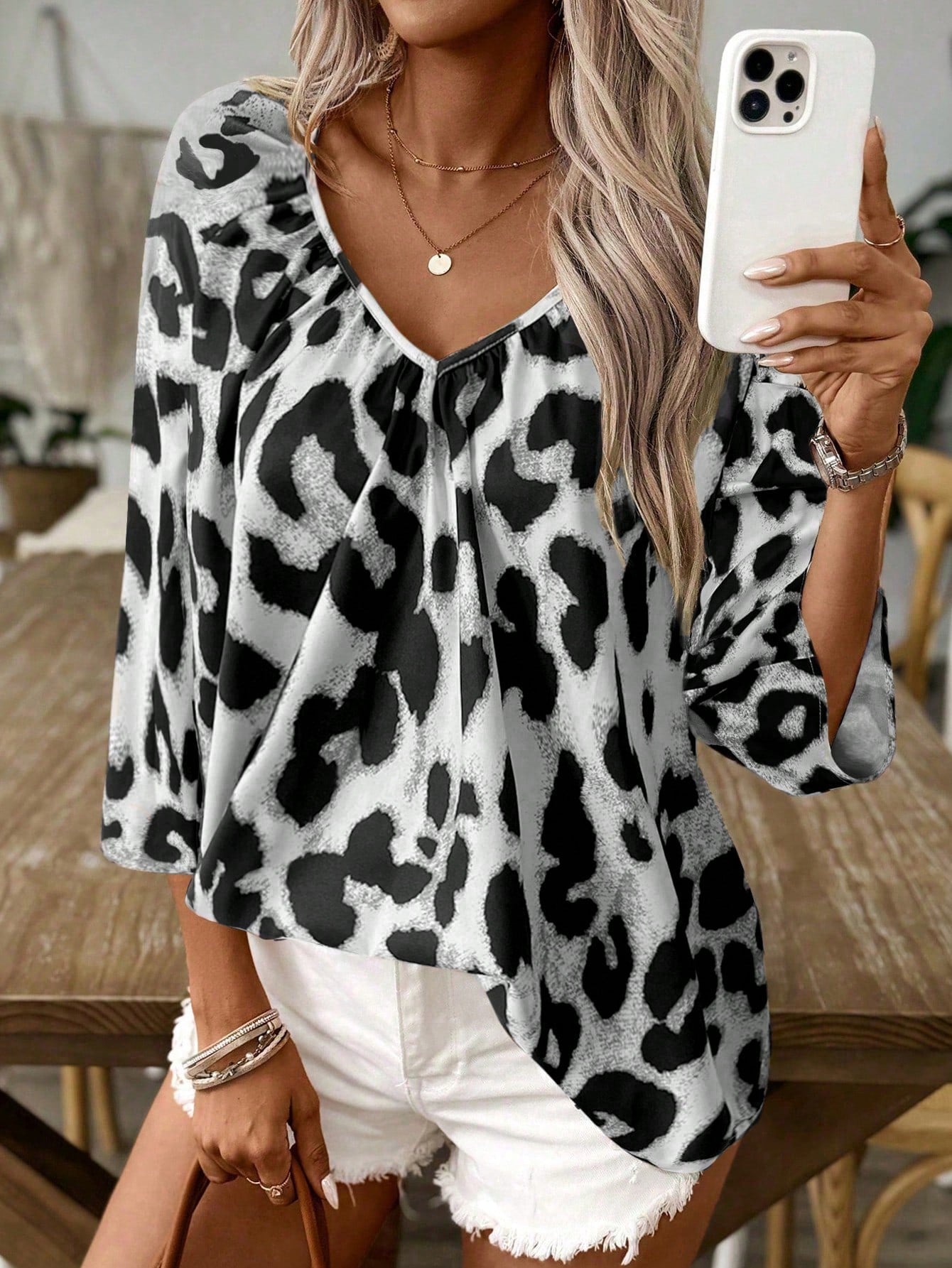 LUNE Women's V-Neck Long Sleeve Fashionable Leopard Print Casual Loose Comfortable Blouse