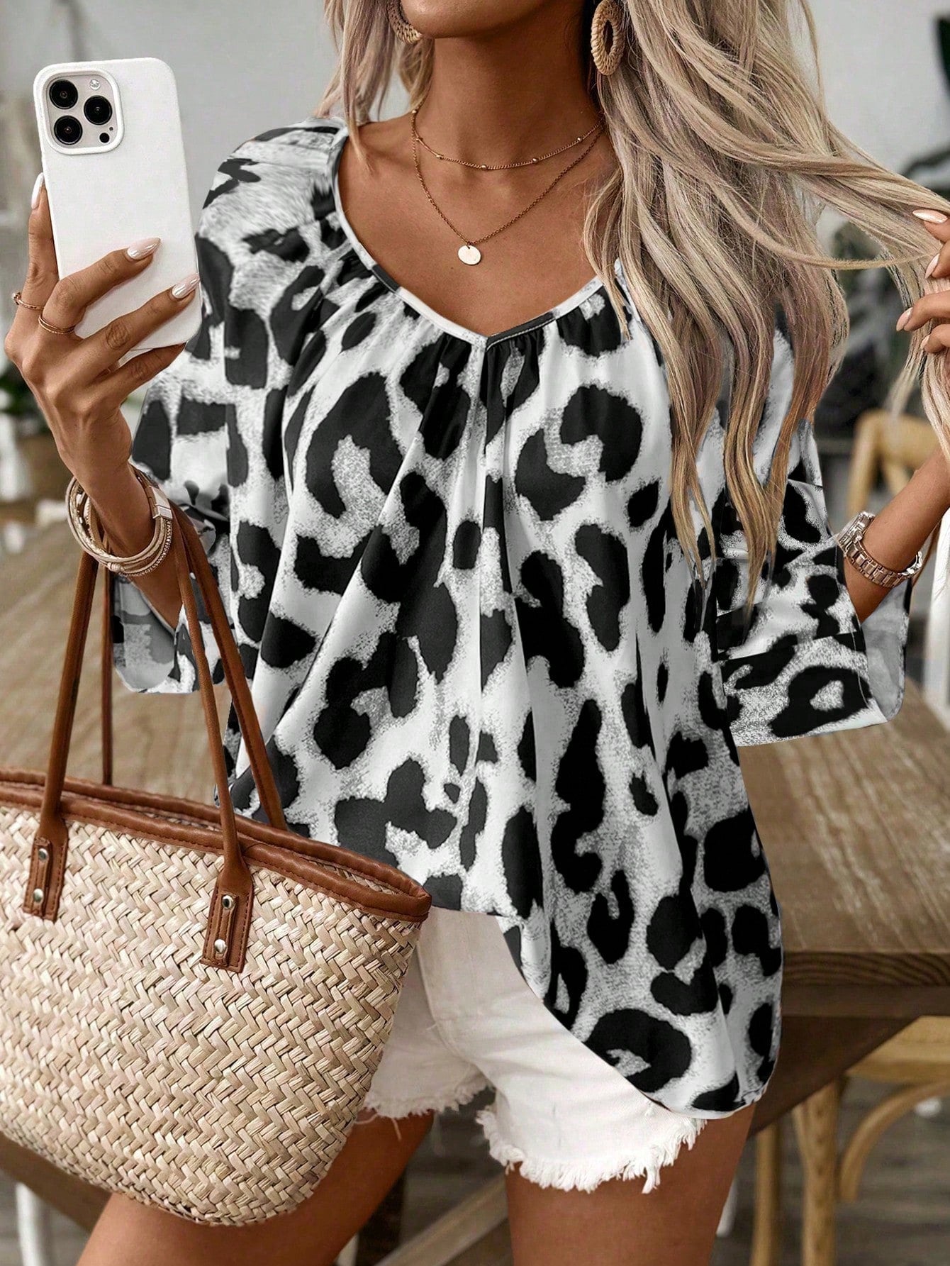 LUNE Women's V-Neck Long Sleeve Fashionable Leopard Print Casual Loose Comfortable Blouse