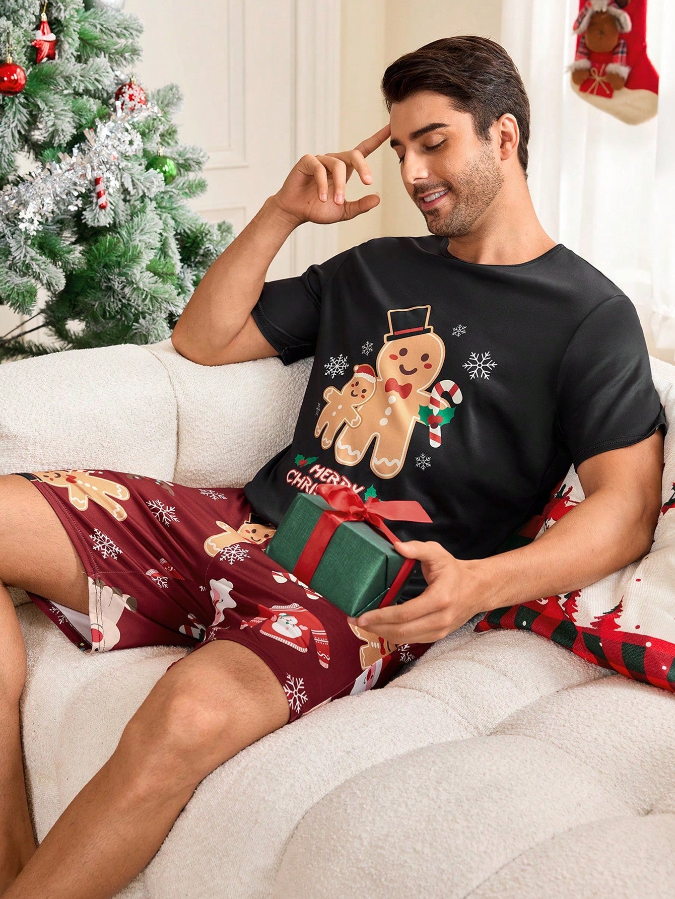 CoupledUp 2pcs Men's Christmas Theme Printed Crew Neck Tee And Shorts Pajama Set