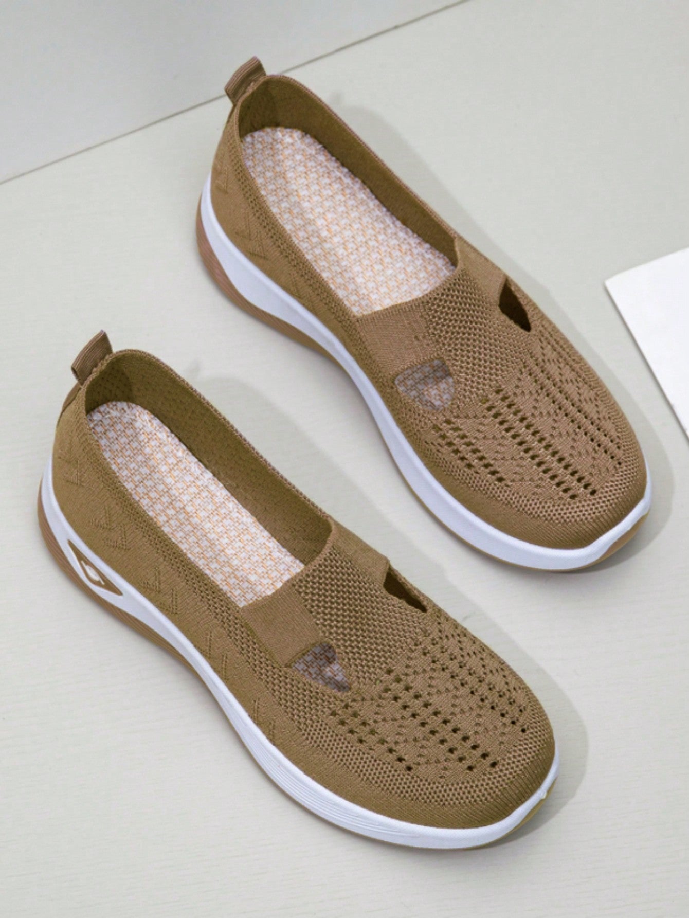 Women's Casual Flat Shoes Comfortable Breathable Athletic Slip-On Sneakers