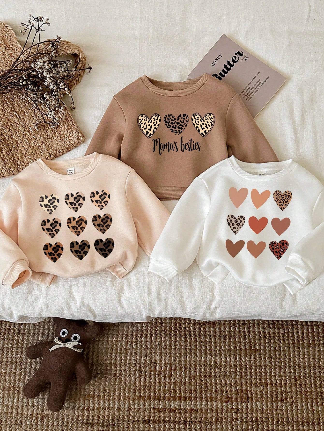 3pcs/Set Baby Girl Casual Chic Cute Cartoon Leopard & Heart Print White, Beige, Camel Thickened Thermal Lined Crew Neck Pullover Sweatshirts, Suitable For Autumn & Winter