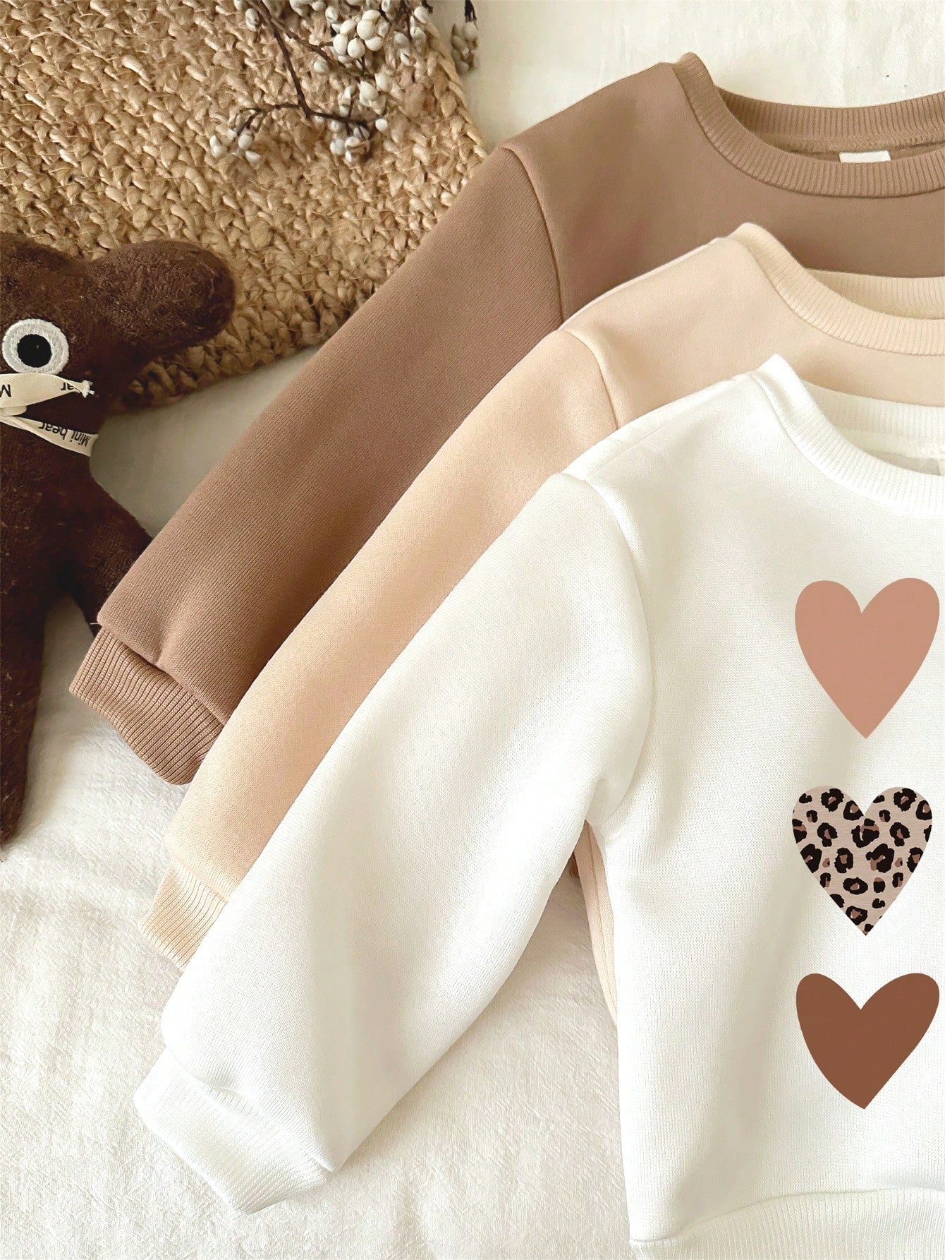 3pcs/Set Baby Girl Casual Chic Cute Cartoon Leopard & Heart Print White, Beige, Camel Thickened Thermal Lined Crew Neck Pullover Sweatshirts, Suitable For Autumn & Winter