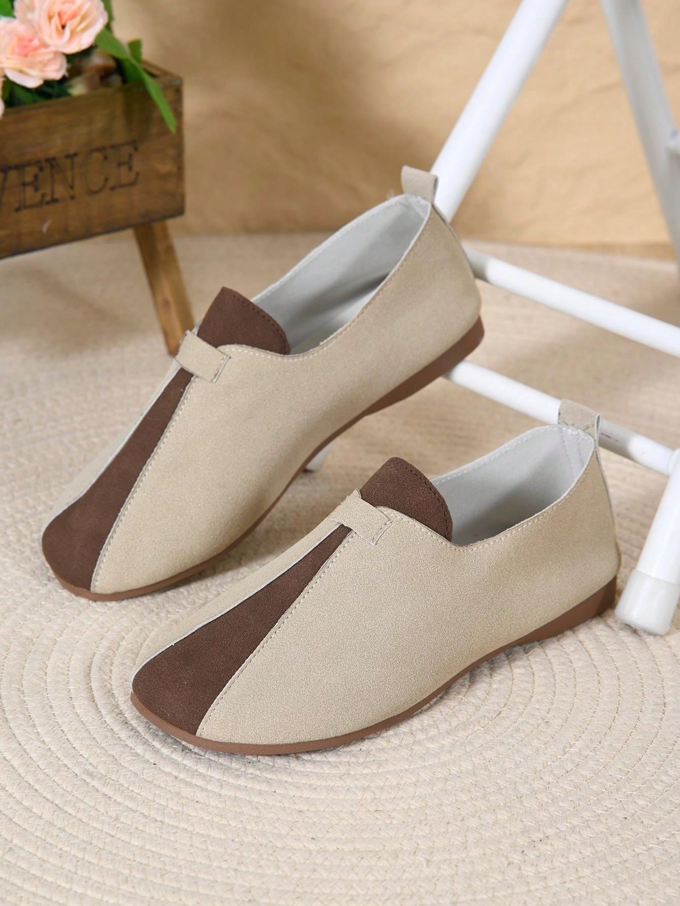 Women's Fashion New Retro Flat Shoes Slip-On Soft Sole Casual Indoor/Outdoor Comfortable Minimalist Loafers, Suitable For Four Seasons