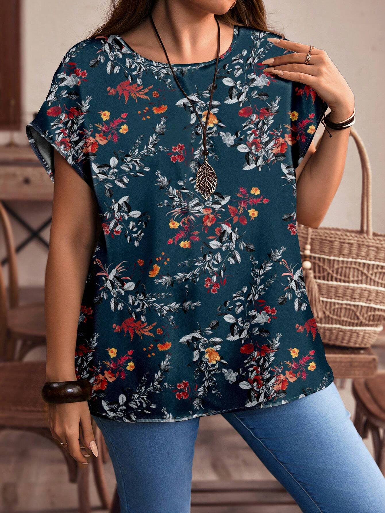 EMERY ROSE Plus Size Red Floral Pattern Casual All-Over Print Button-Up Shirt, Suitable For Autumn