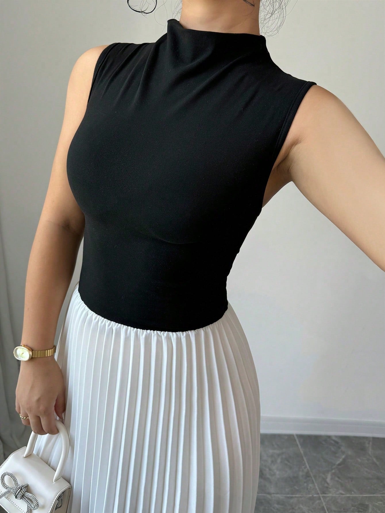 Elenzya Black & White Pleated Collar Sleeveless Elegant Dress