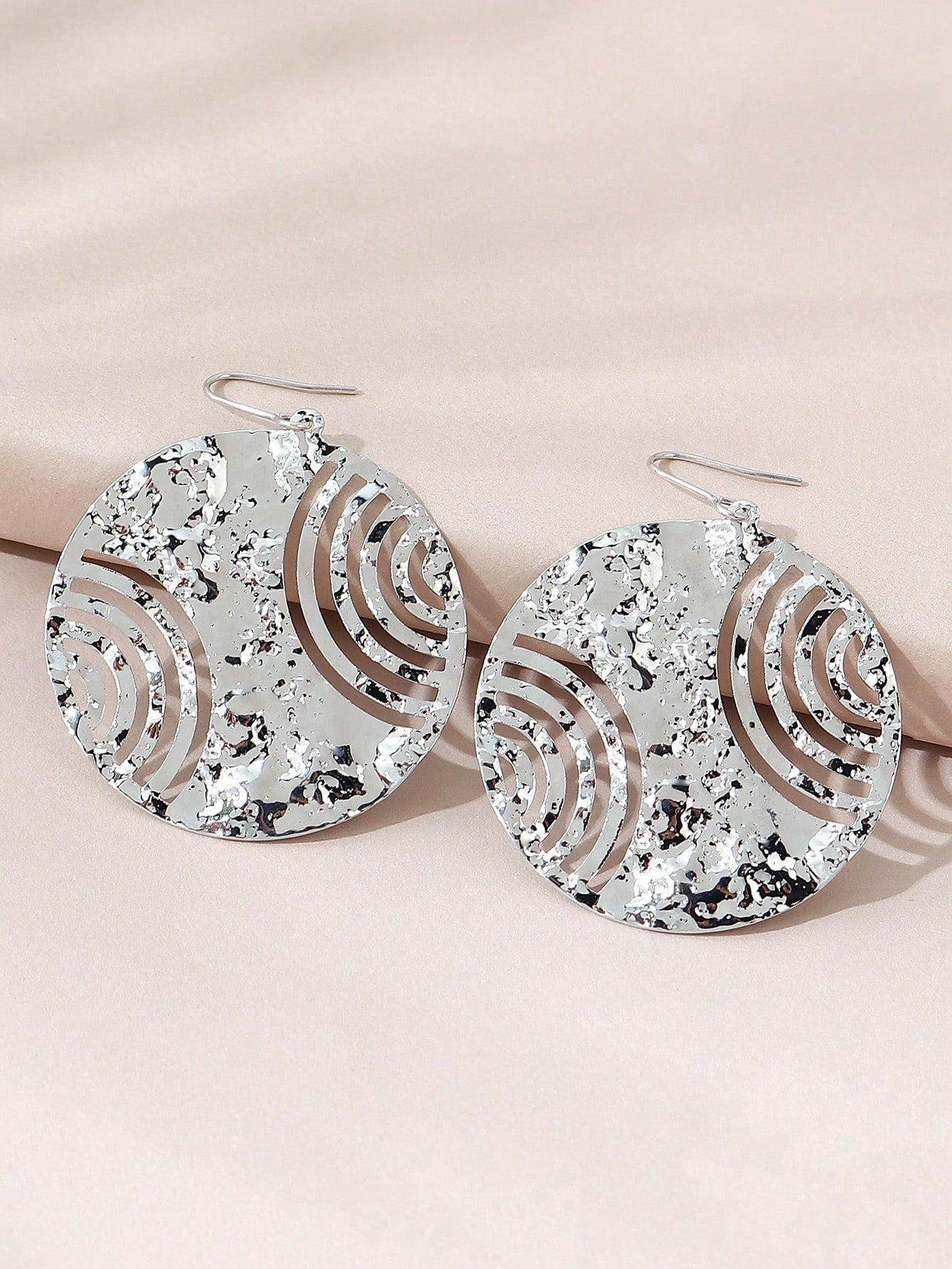 1 Pair Of Exaggerated 3D Convex And Concave Round Disc Earrings, Suitable For Women's Daily, Dates And Photo Shoots