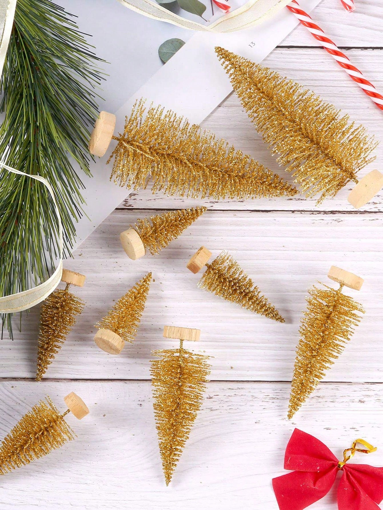 6pcs-Artificial Mini Christmas Trees, Bottle Brush Trees With Wood Base, Artificial Frosted Sisal Xmas Tree, DIY Crafts Mini Pine Tree For Christmas Decor,Christmas Party,Home,Table Craft Decorations,Winter Ornaments(Gold)