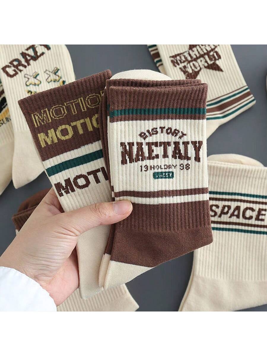 5 Pairs Random Letter Print Crew Socks For Men, Vintage American Style Athletic Basketball Socks, Trendy Tall Socks For Autumn/Winter