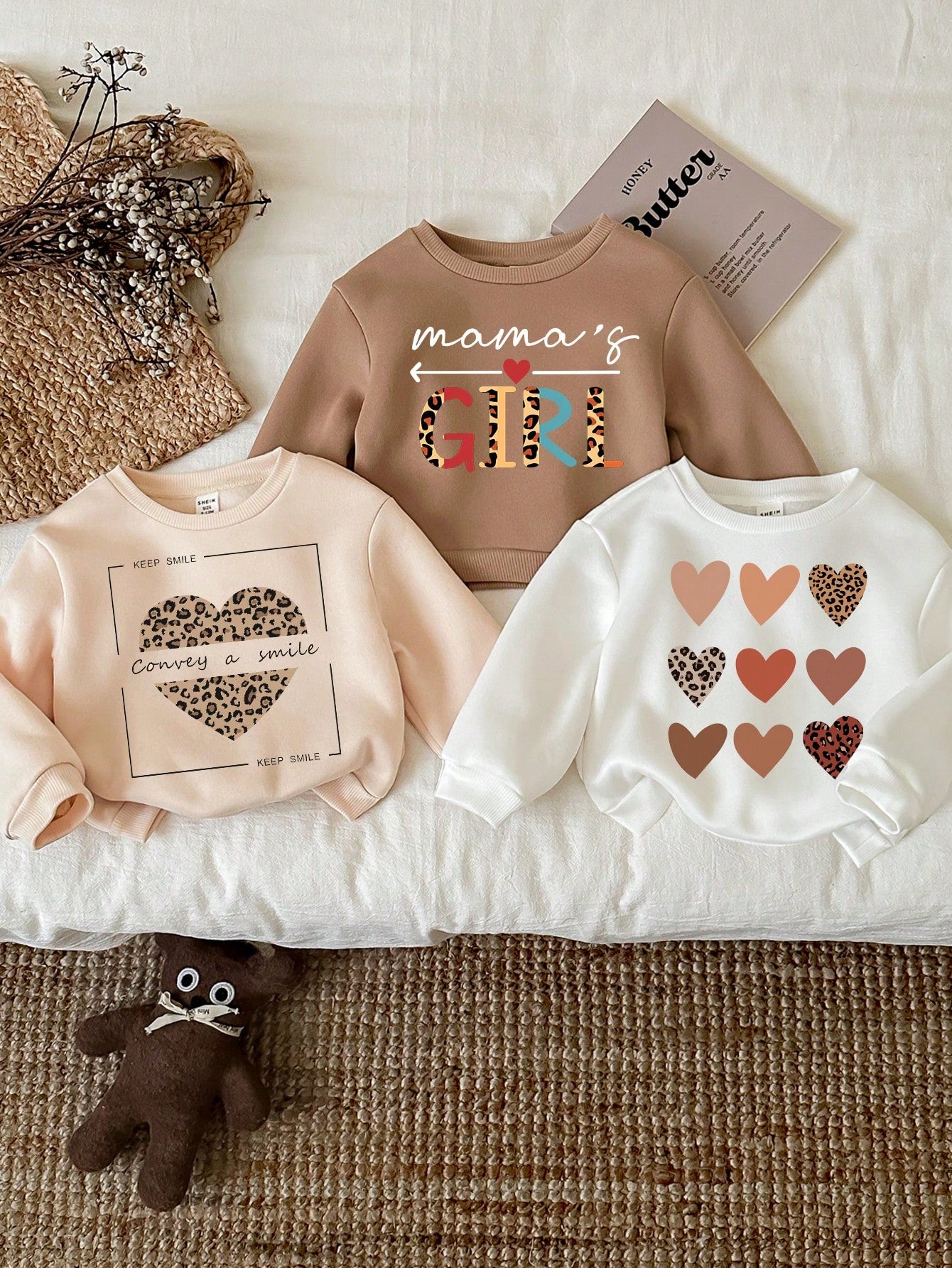 3pcs/Set Baby Girl Casual Chic Cute Cartoon Leopard & Heart Print White, Beige, Camel Thickened Thermal Lined Crew Neck Pullover Sweatshirts, Suitable For Autumn & Winter