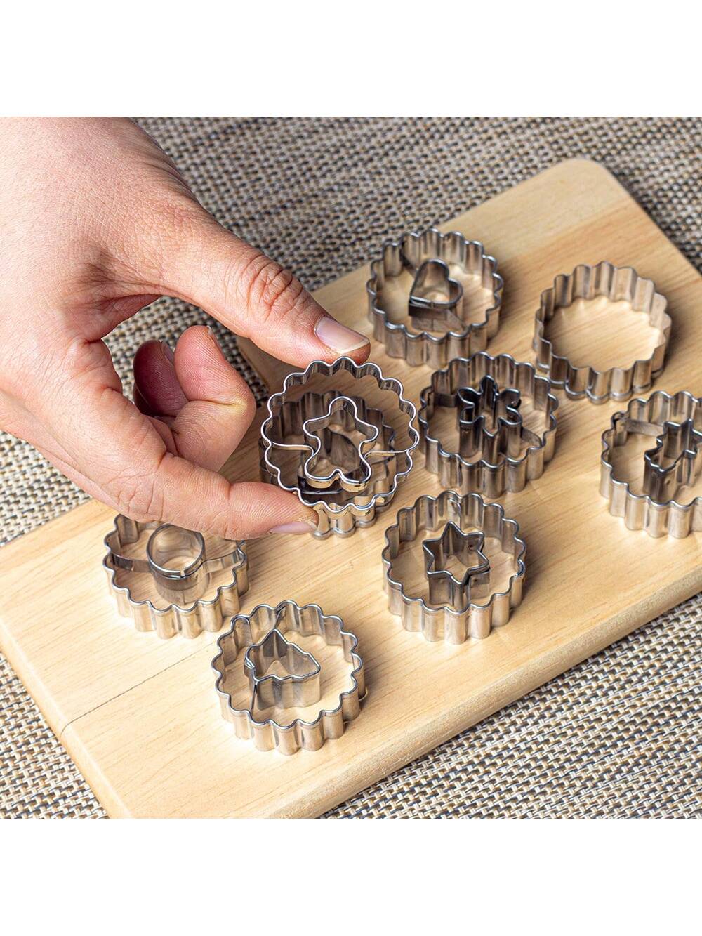 9pcs Mini Sized Christmas Metal Cookie Cutter Set, Jam Sauce Biscuit Molds For Baking Christmas Tree, Heart, Snowflake, Star, Shooting Star, Bell, Gingerbread Man