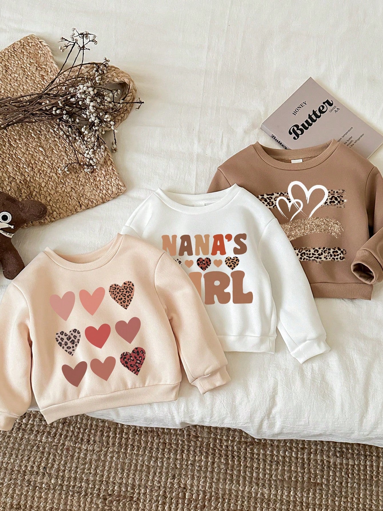 3pcs/Set Baby Girl Casual Chic Cute Cartoon Leopard & Heart Print White, Beige, Camel Thickened Thermal Lined Crew Neck Pullover Sweatshirts, Suitable For Autumn & Winter