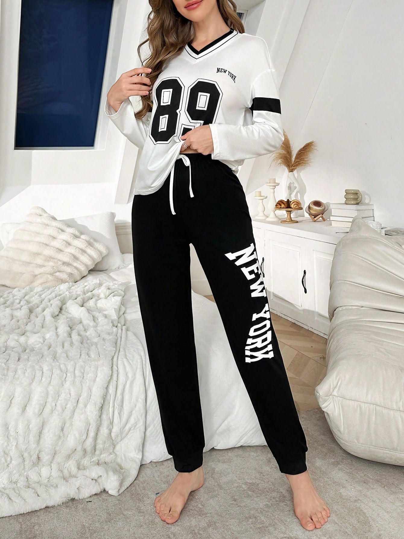 Women Contrast Slogan Print V-Neck Long Sleeve Pajama Set