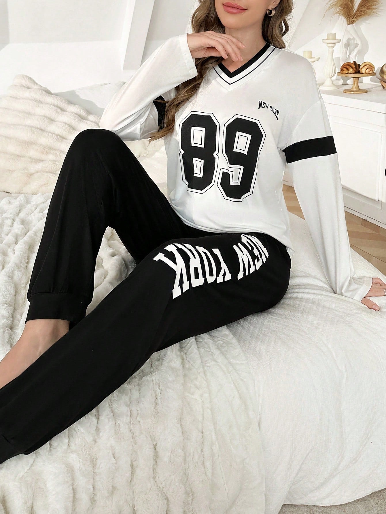 Women Contrast Slogan Print V-Neck Long Sleeve Pajama Set