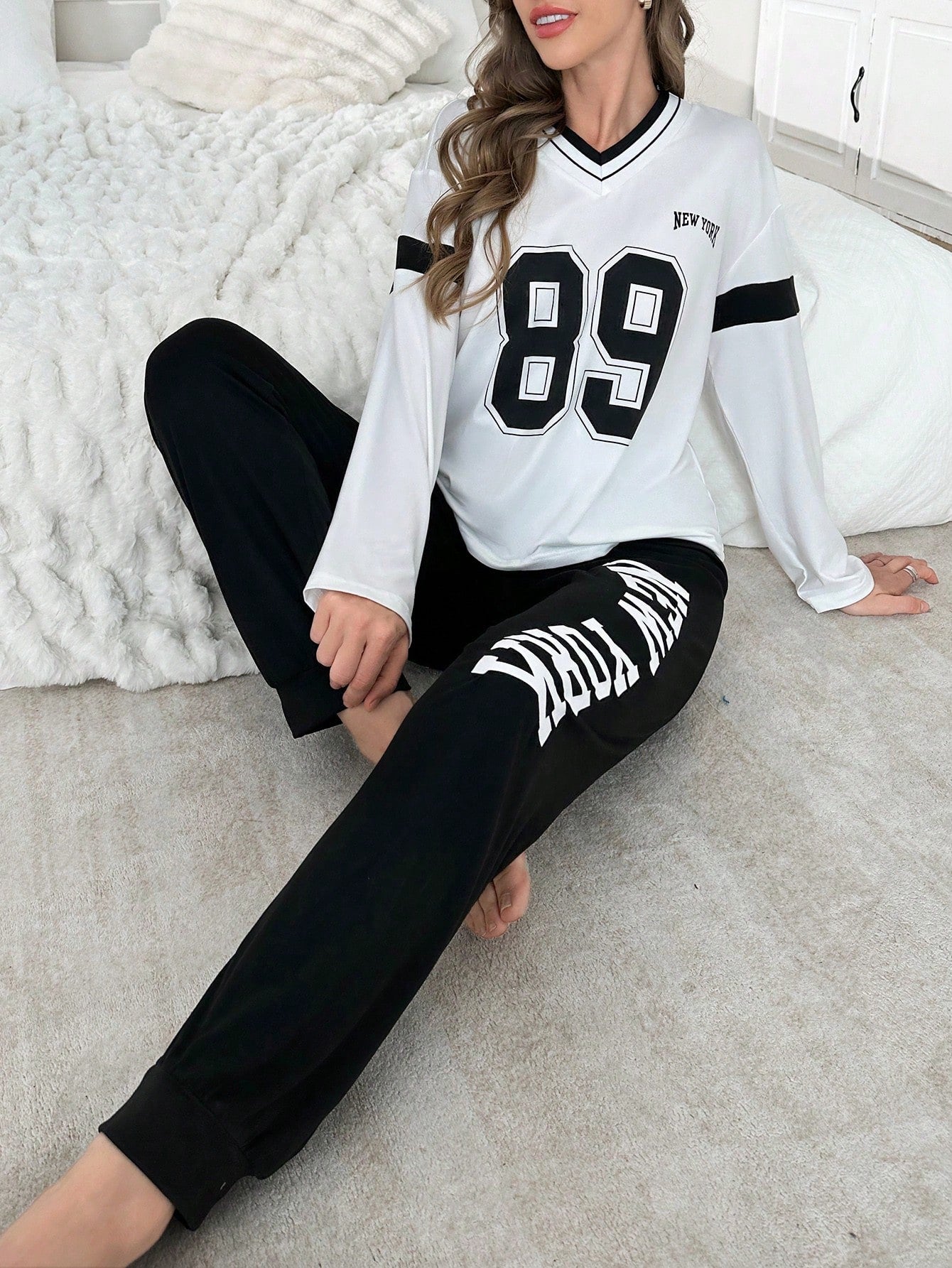 Women Contrast Slogan Print V-Neck Long Sleeve Pajama Set