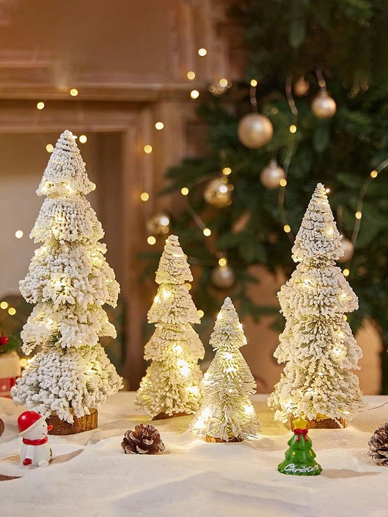 6pcs-Artificial Mini Christmas Trees, Bottle Brush Trees With Wood Base, Artificial Frosted Sisal Xmas Tree, DIY Crafts Mini Pine Tree For Christmas Decor,Christmas Party,Home,Table Craft Decorations,Winter Ornaments(Gold)