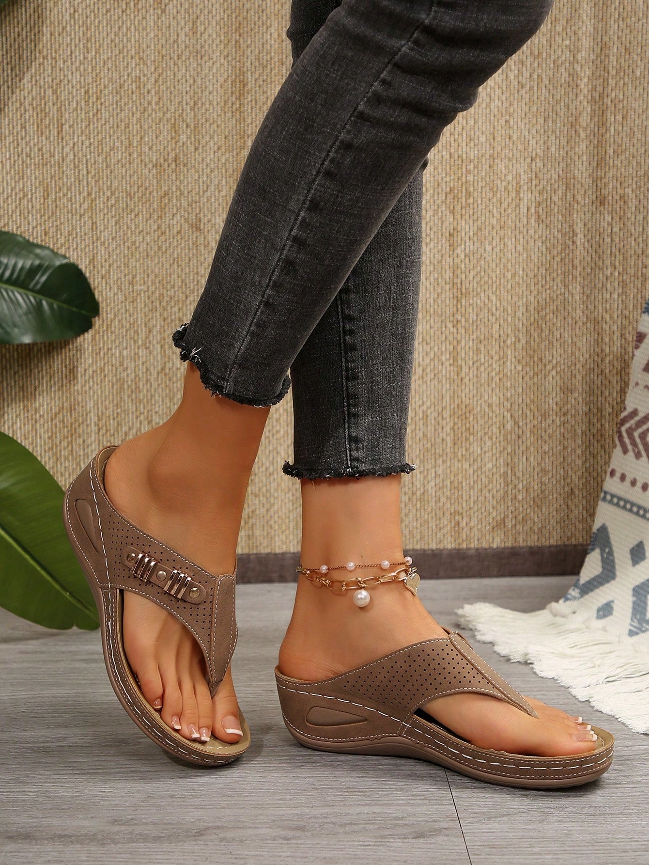 Summer Outdoor Casual Laser Perforated Metal Buckle Platform Wedge Thong Sandals For Women