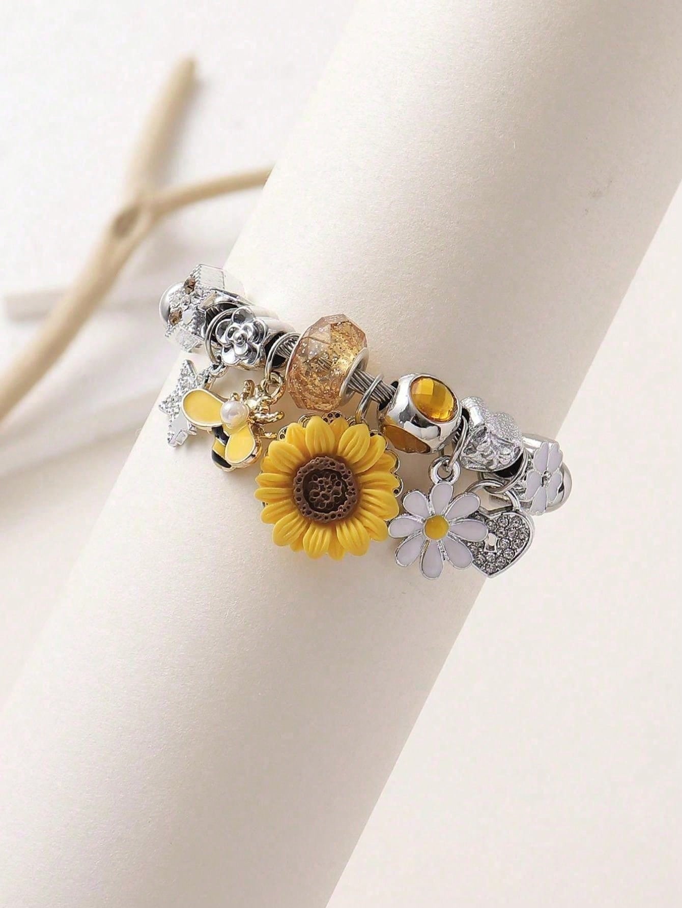 1pc Fashionable Elegant Versatile Luxury Faux Diamond Resin Sunflower, Daisy, Bee & Star Pattern Stainless Steel Bangle Bracelet, Gift For Parties, Nightclubs, Banquets, Vacations & Everyday Wear