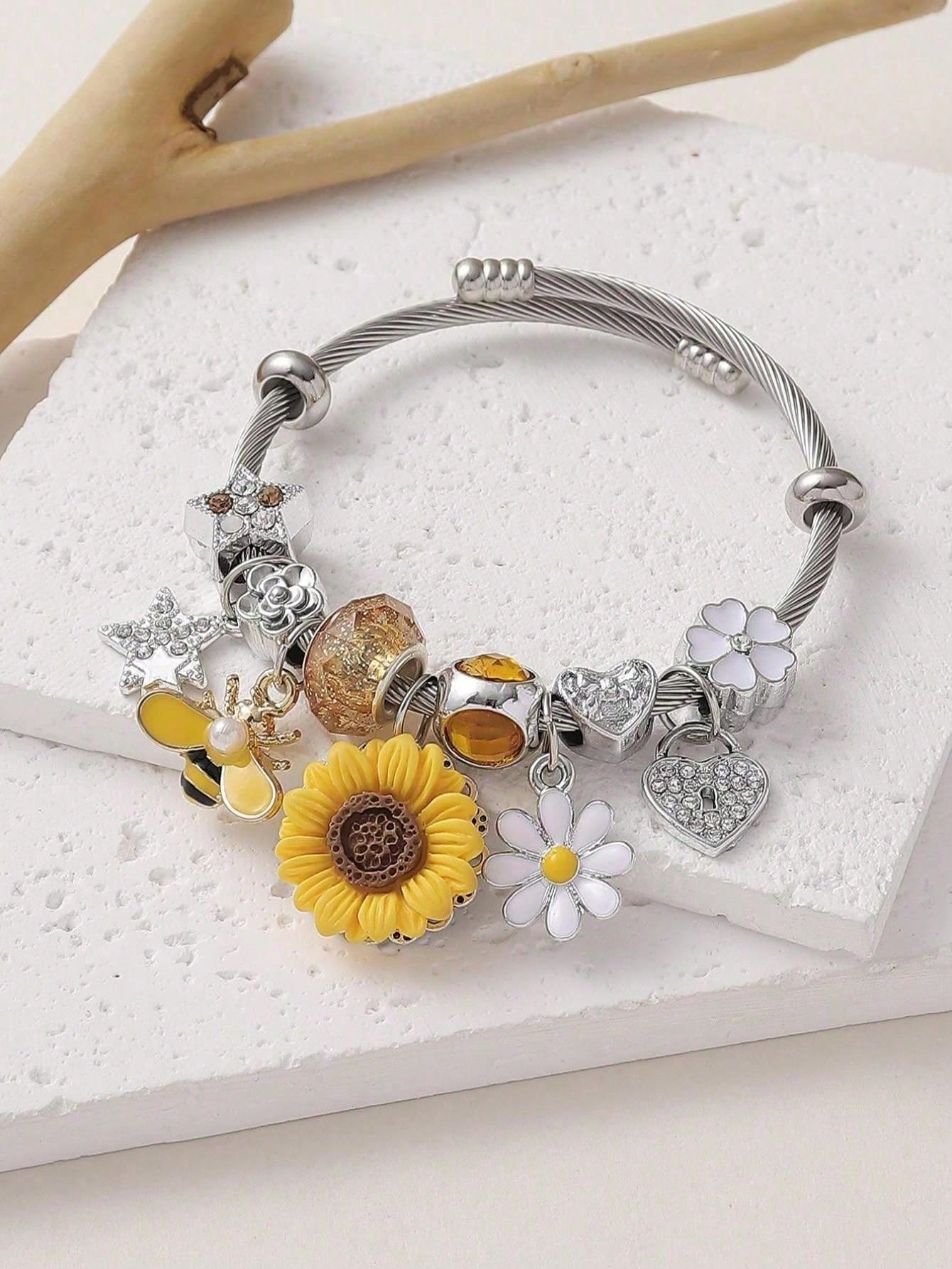 1pc Fashionable Elegant Versatile Luxury Faux Diamond Resin Sunflower, Daisy, Bee & Star Pattern Stainless Steel Bangle Bracelet, Gift For Parties, Nightclubs, Banquets, Vacations & Everyday Wear