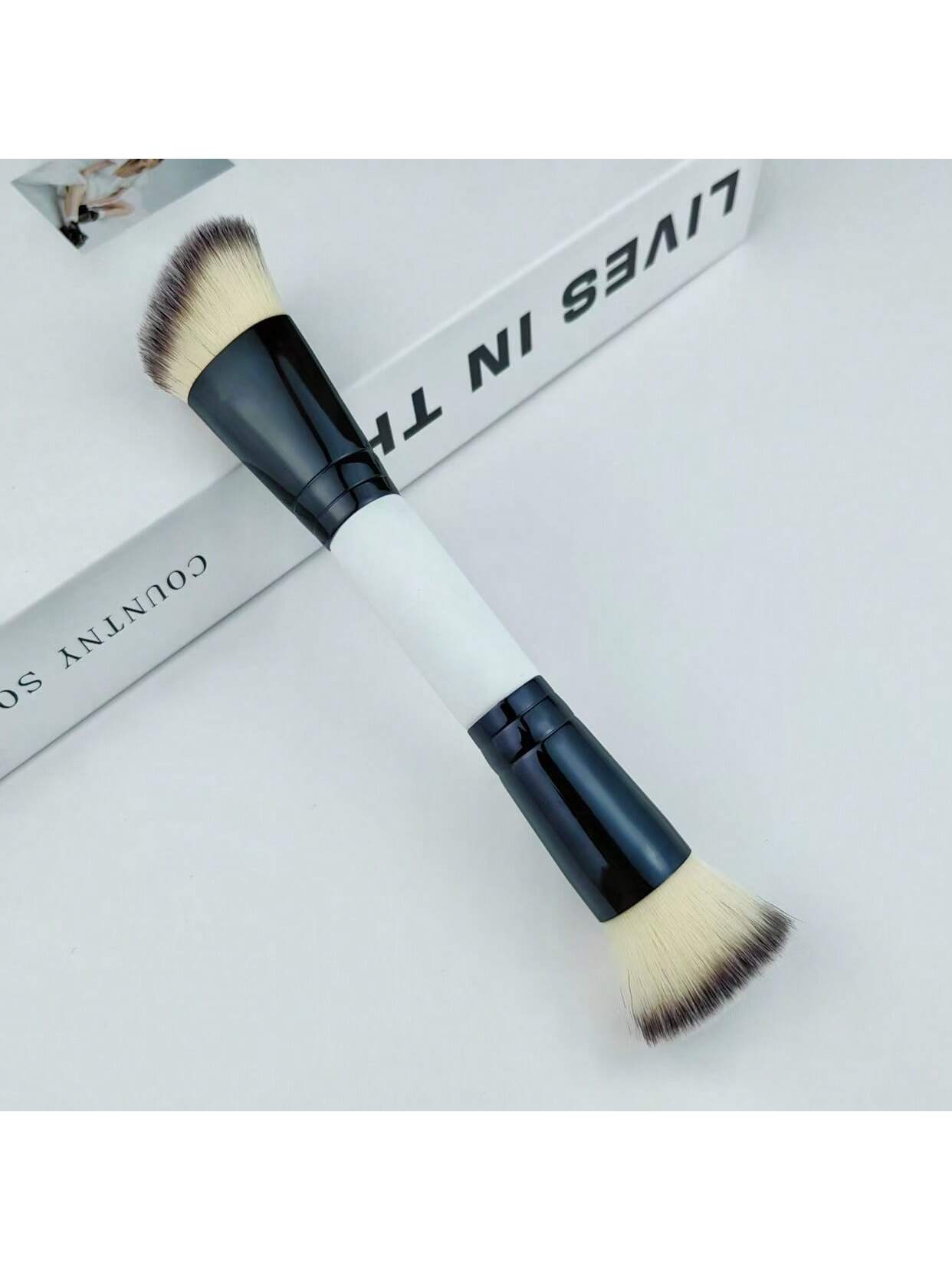 One Portable Double-Ended Multi-Functional Makeup Brush For Face: Foundation Brush, Contour Brush, Powder Brush, Blush Brush All-In-One Makeup Brush Suitable For Men And Women