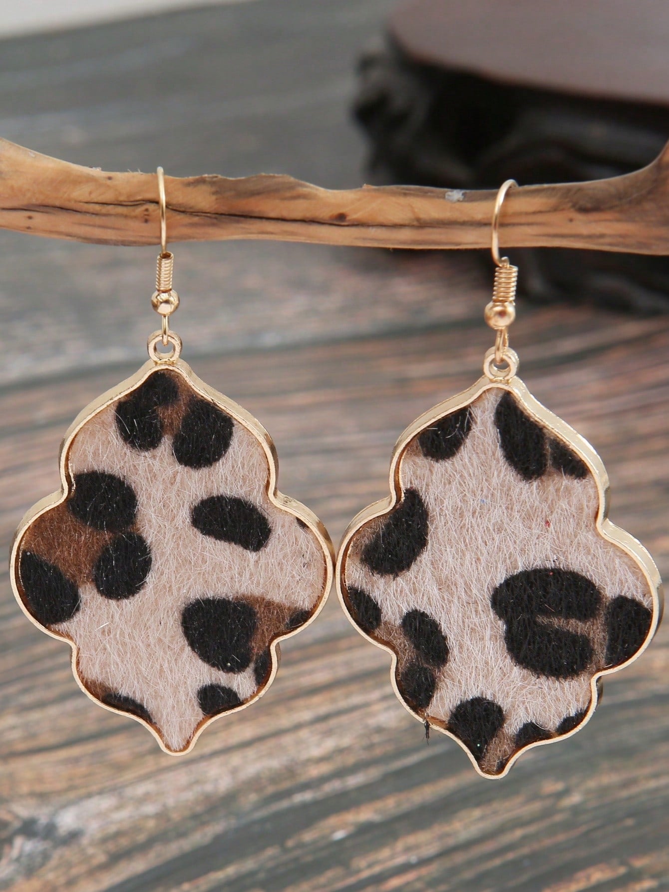 1 Pair Vintage Baroque Style Leopard Pattern Metal Stud Earrings With Velvet