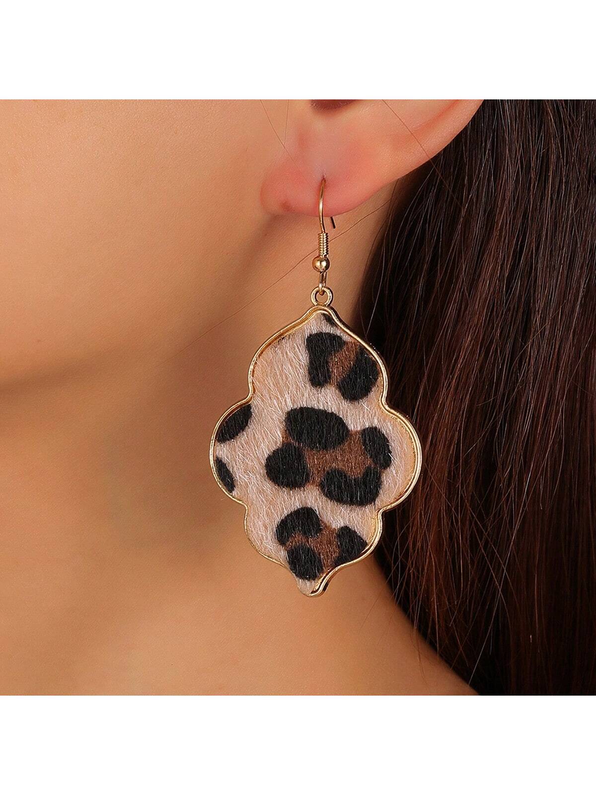 1 Pair Vintage Baroque Style Leopard Pattern Metal Stud Earrings With Velvet